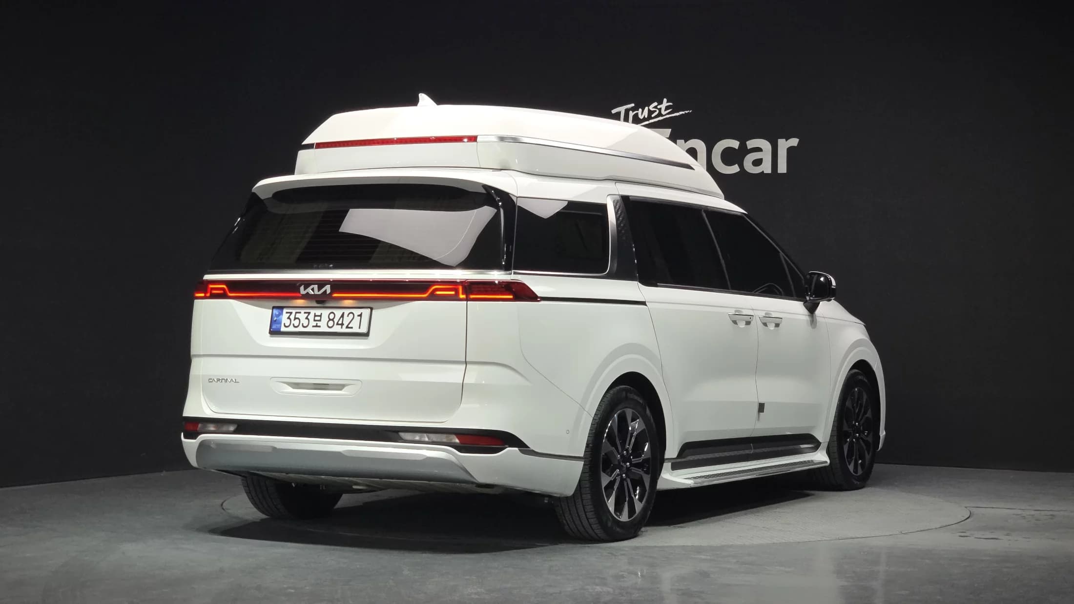 Kia Carnival Gasoline 9-Seater Hi-Limousine Signature, 2023 г. 17113 км. — фото 2