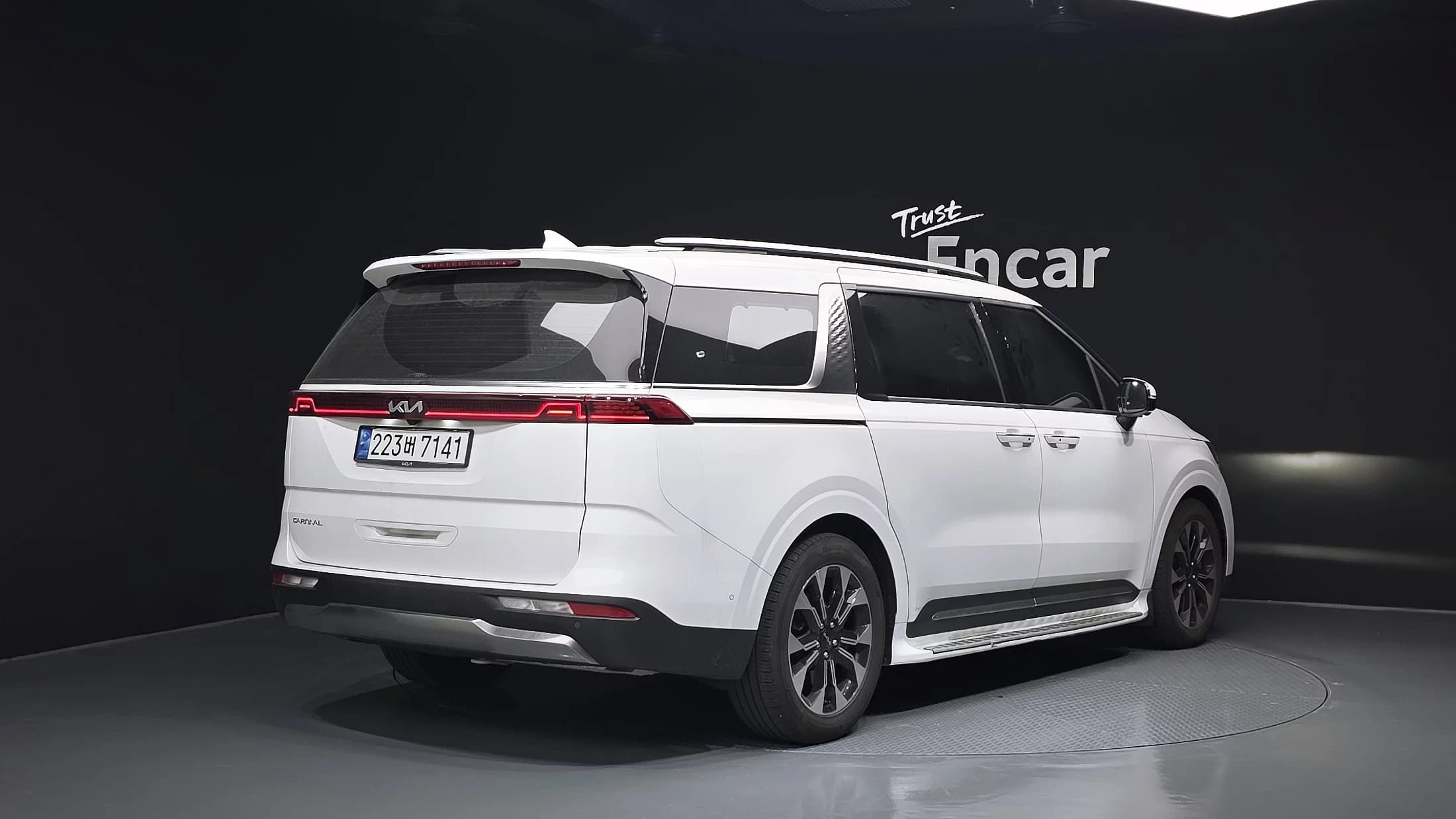 Kia Carnival 7-Seater Noblesse, 2022 г. 72818 км. — фото 2