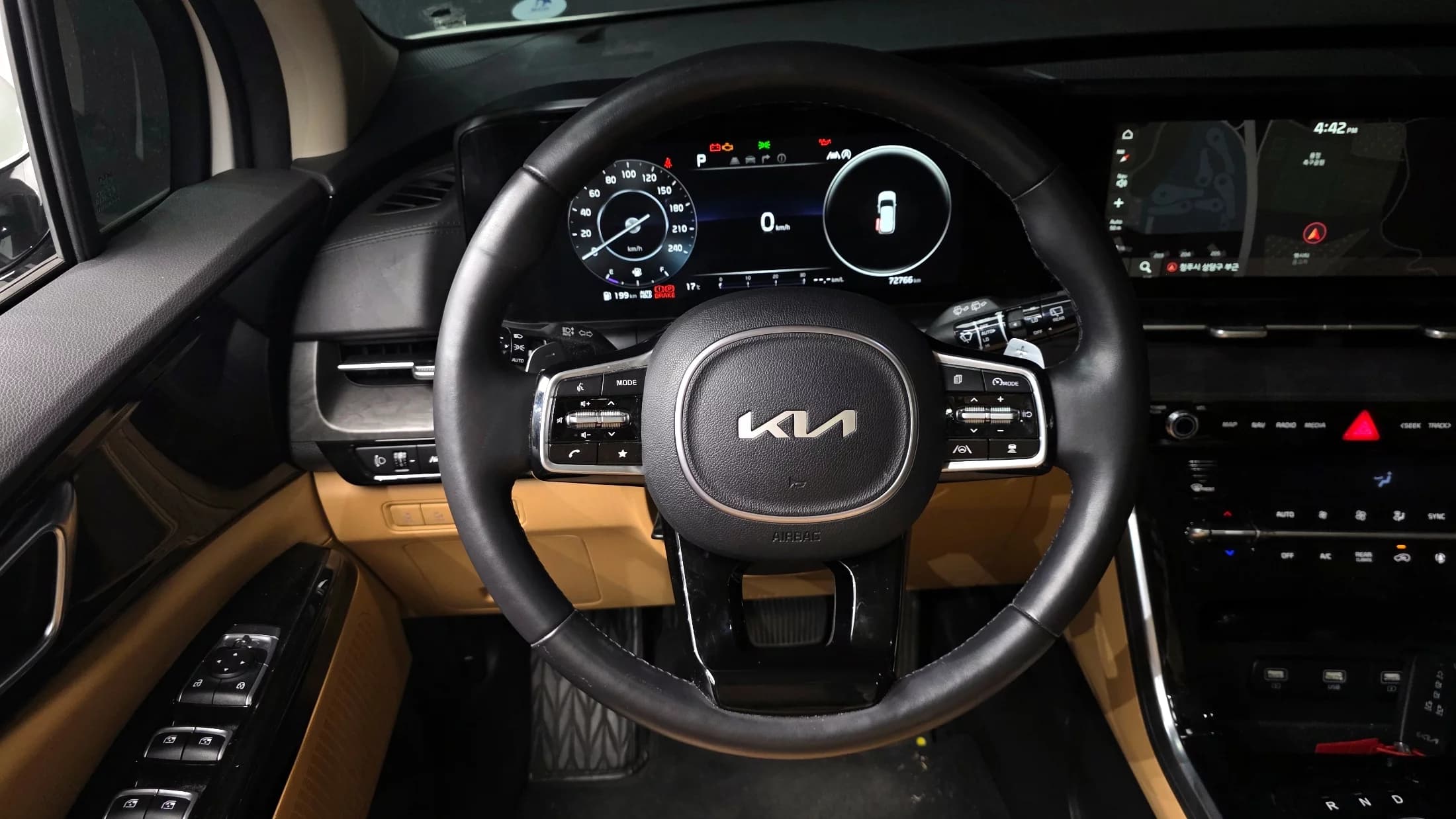 Kia Carnival 7-Seater Noblesse, 2022 г. 72818 км. — фото 16