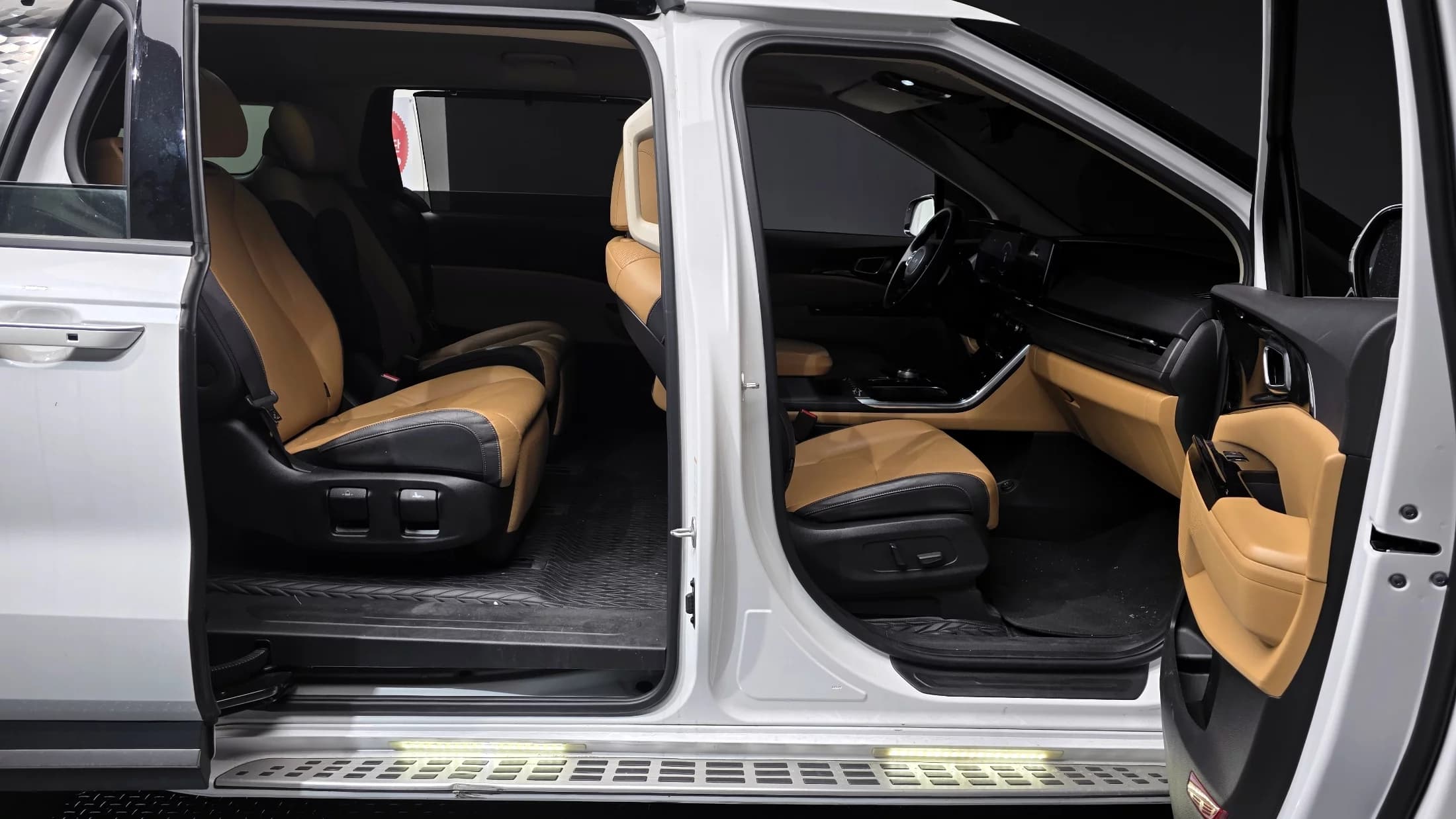 Kia Carnival 7-Seater Noblesse, 2022 г. 72818 км. — фото 20