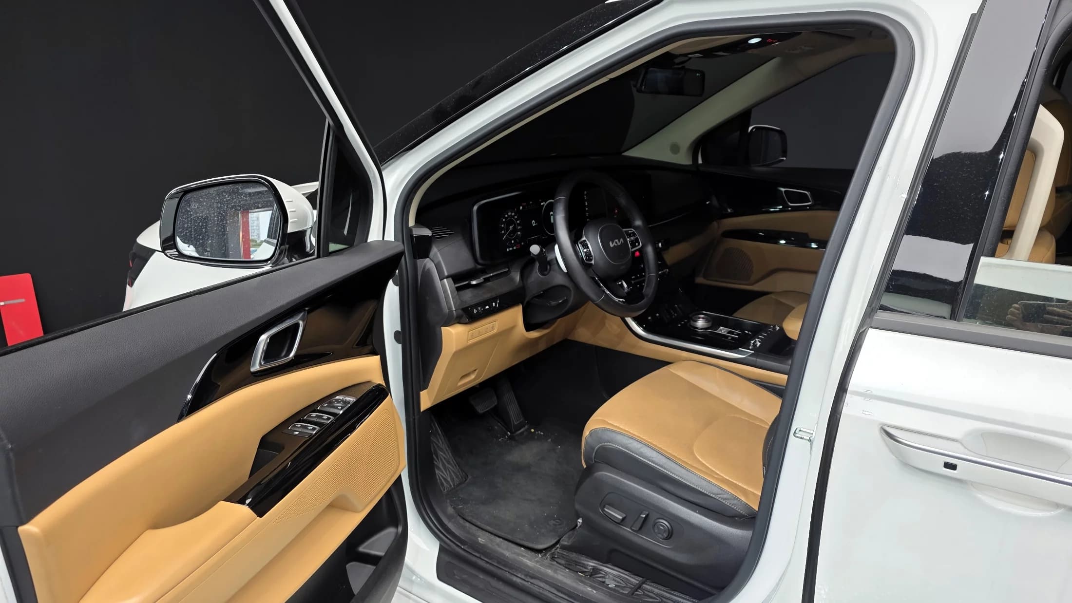 Kia Carnival 7-Seater Noblesse, 2022 г. 72818 км. — фото 10