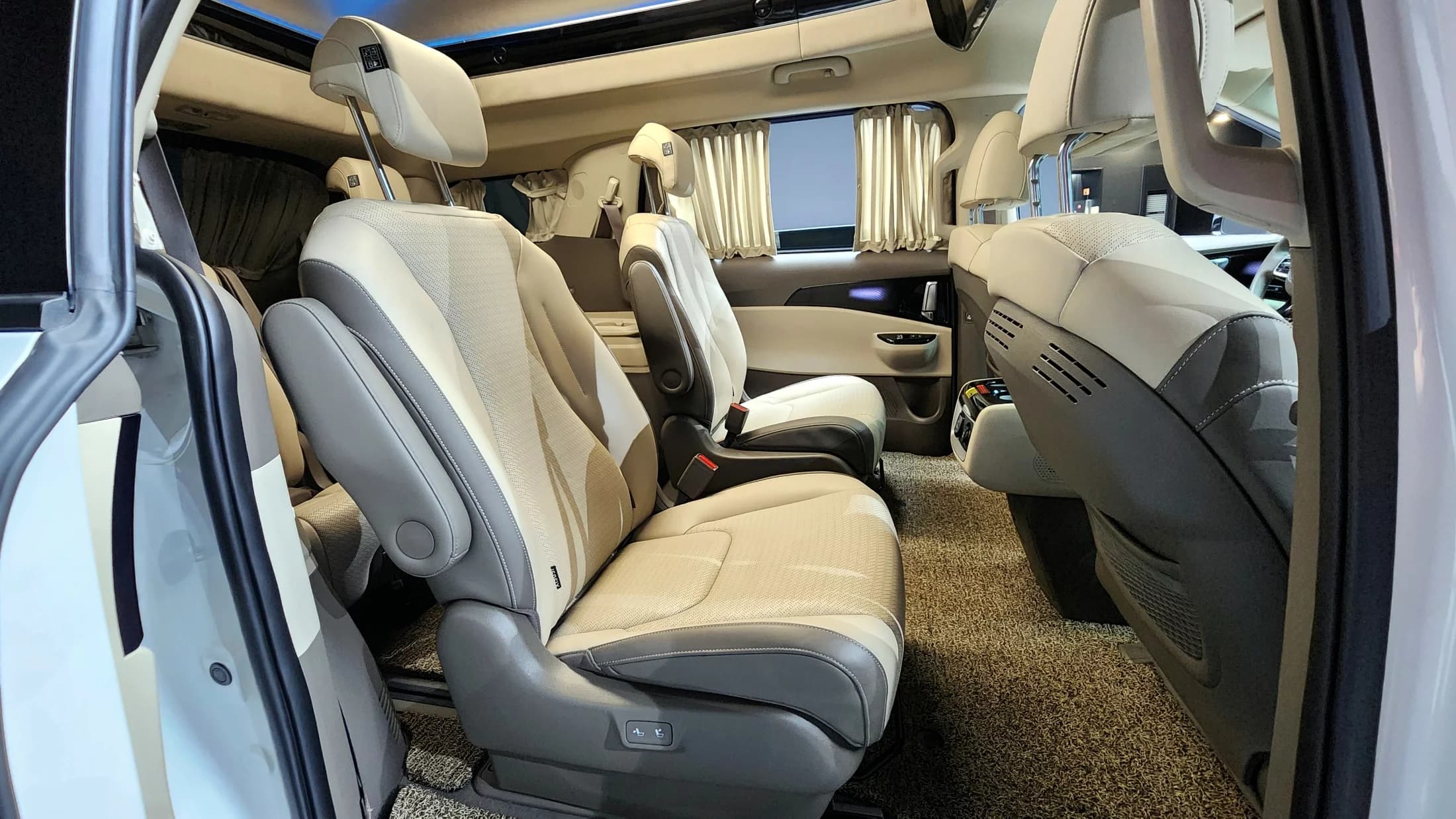 Kia Carnival Gasoline 9-Seater Hi-Limousine Signature, 2022 г. 38228 км. — фото 12