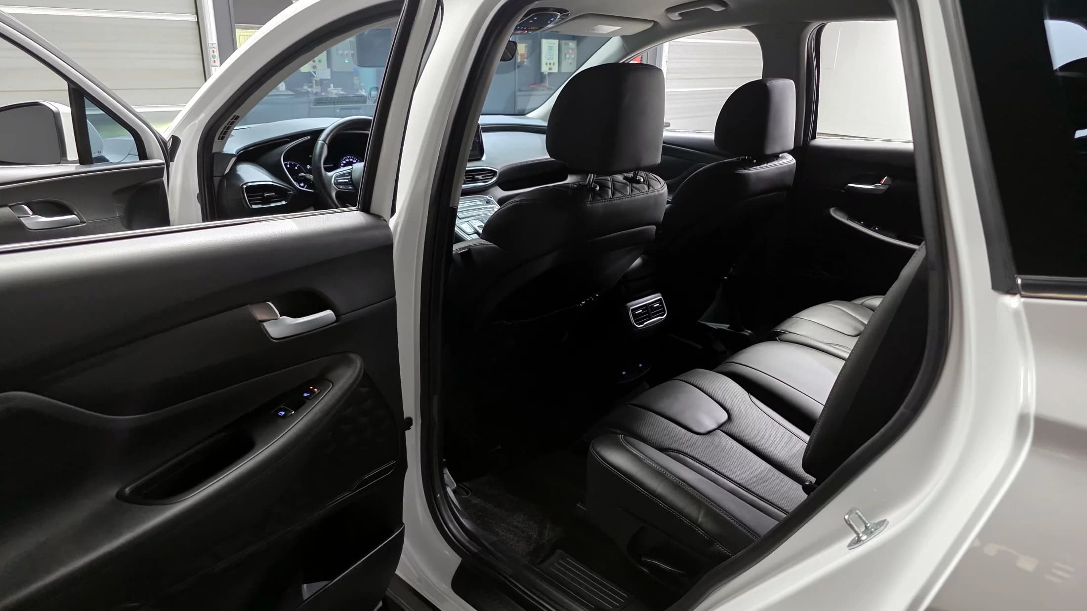 Hyundai Santa Fe Diesel 2.2 2WD Exclusive, 2023 г. 72166 км. — фото 11