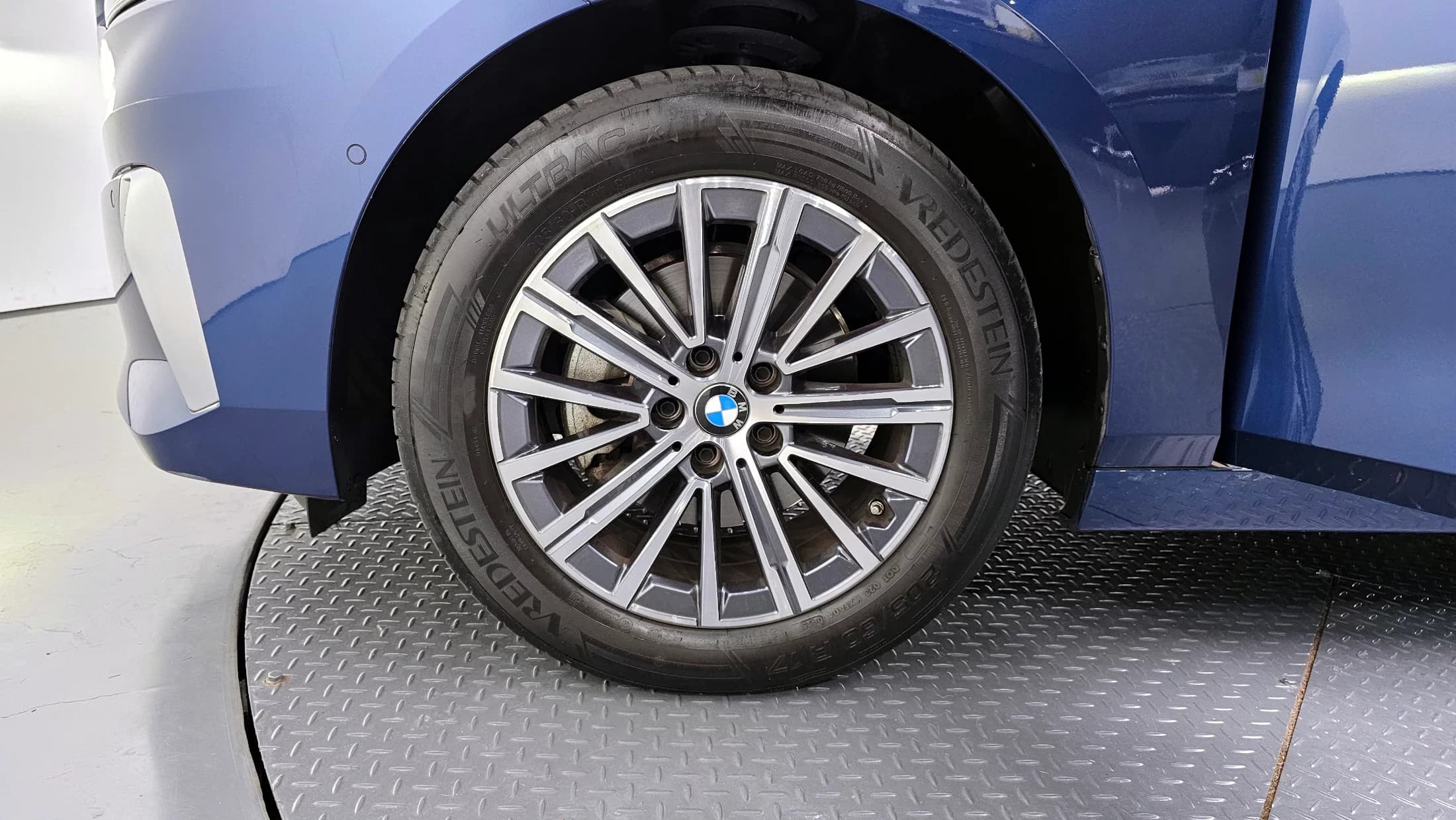 BMW 2-Series 220i Luxury, 2023 г. 9960 км. — фото 5
