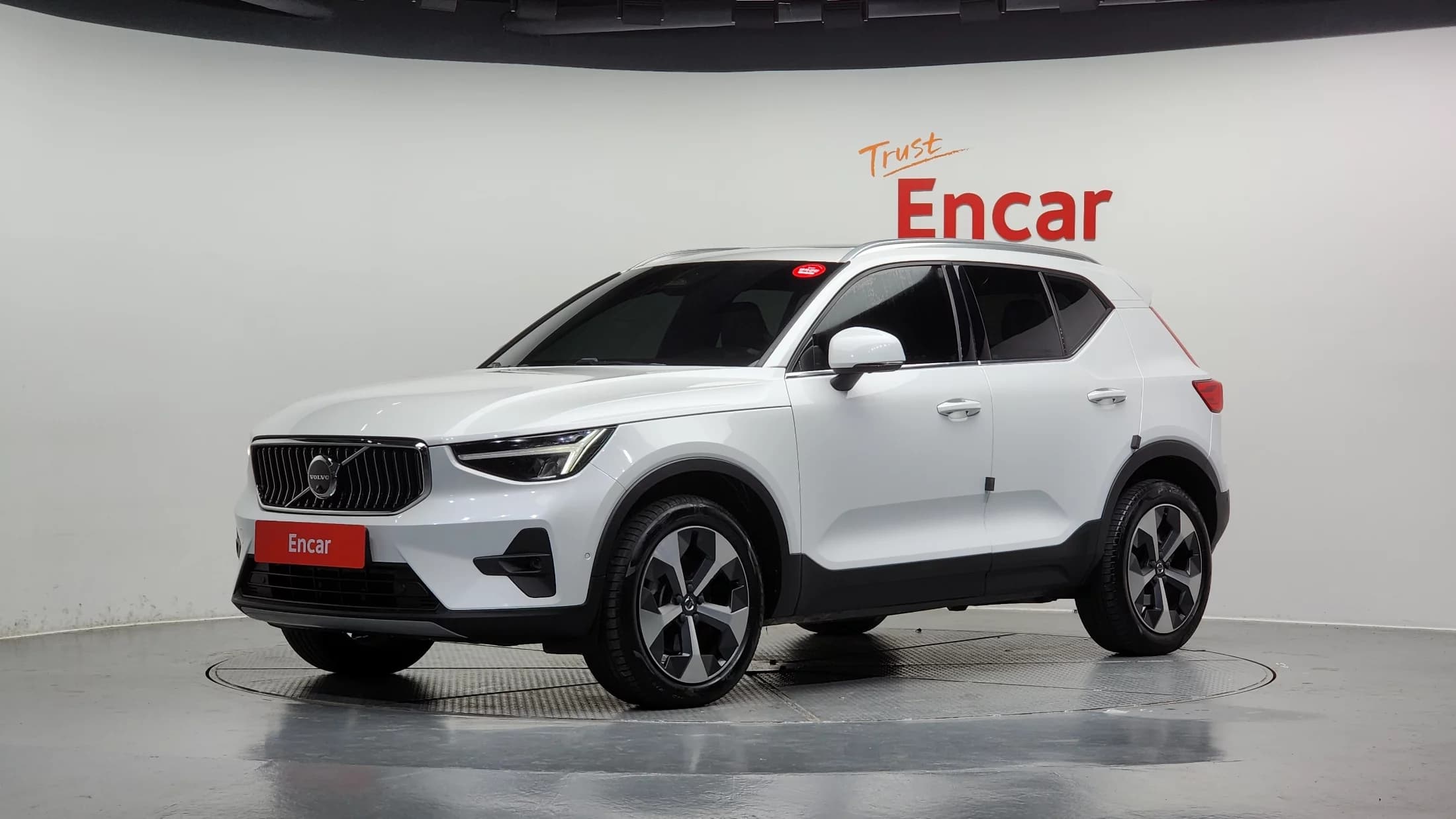 Volvo XC40 B4 Ultimate Bright, 2023 г. 33565 км.