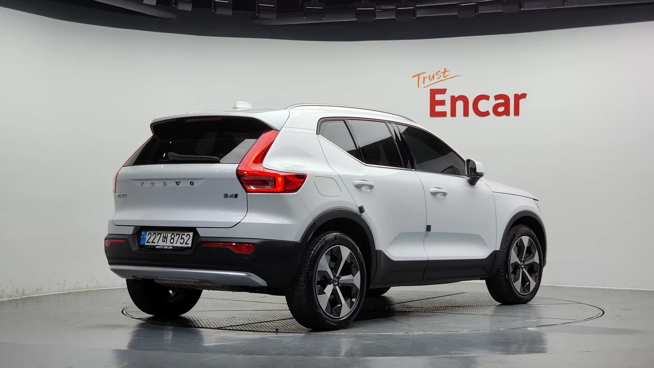 Volvo XC40 B4 Ultimate Bright, 2023 г. 33565 км. — фото 2
