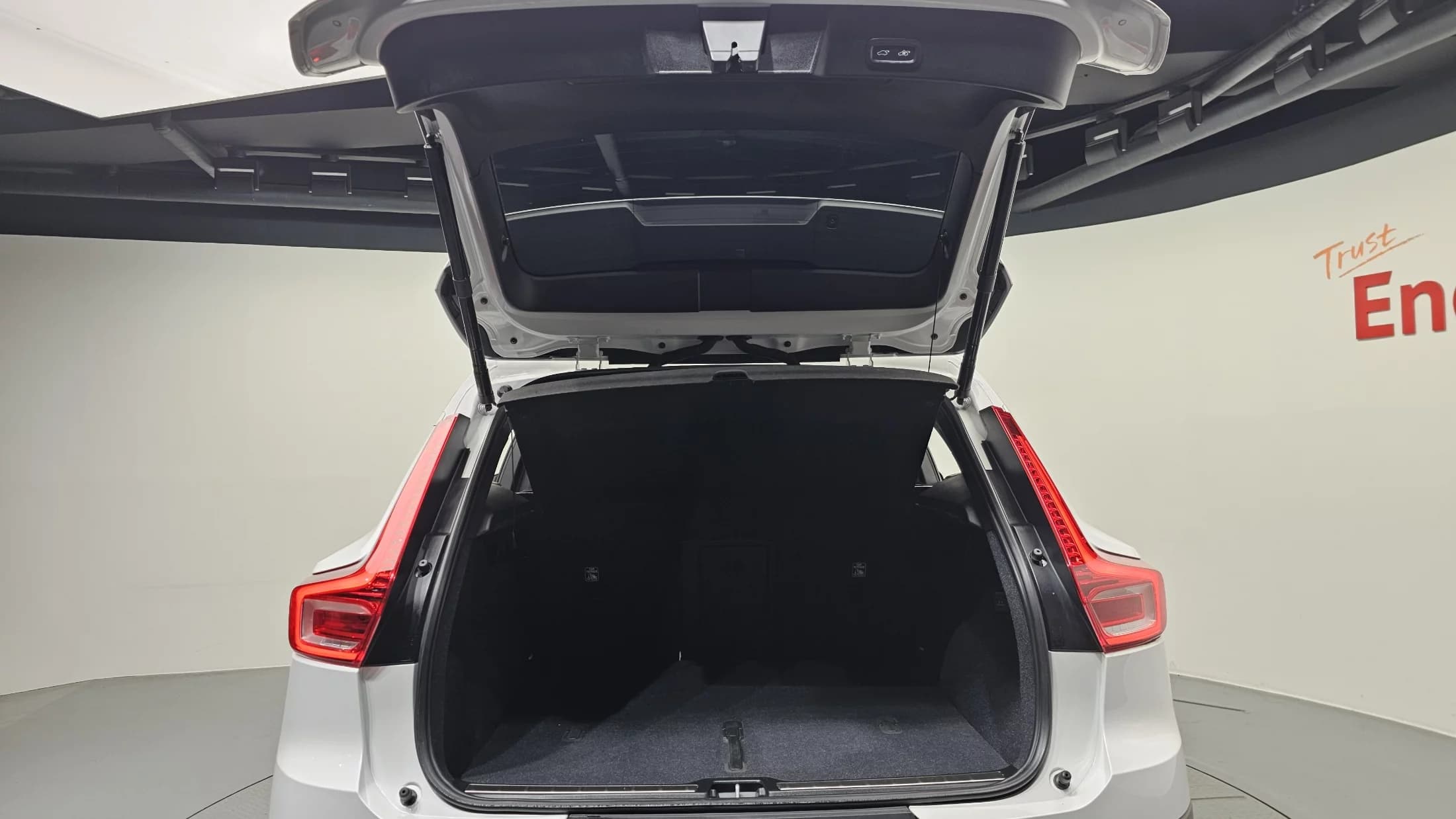 Volvo XC40 B4 Ultimate Bright, 2023 г. 33565 км. — фото 20