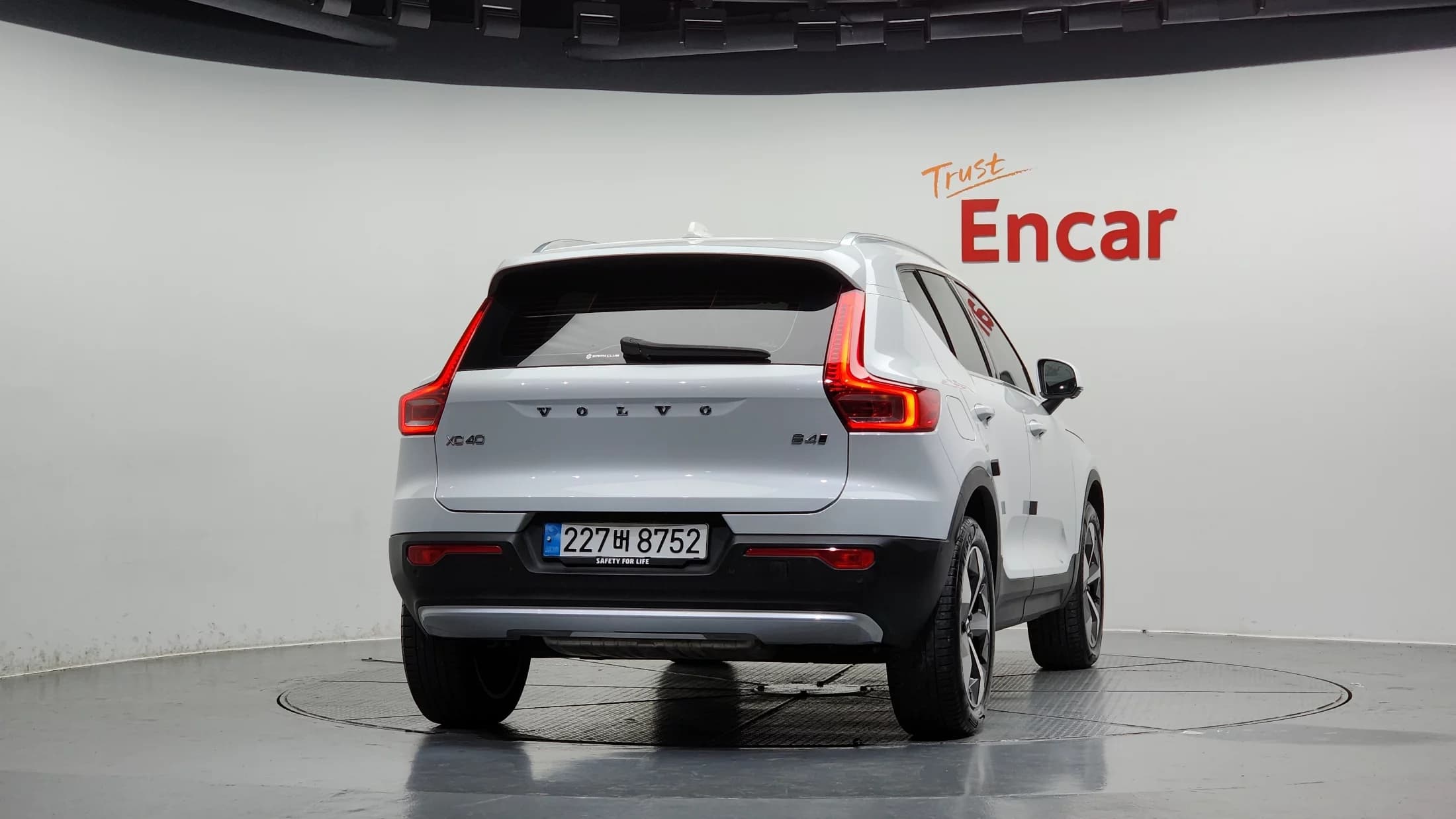 Volvo XC40 B4 Ultimate Bright, 2023 г. 33565 км. — фото 4