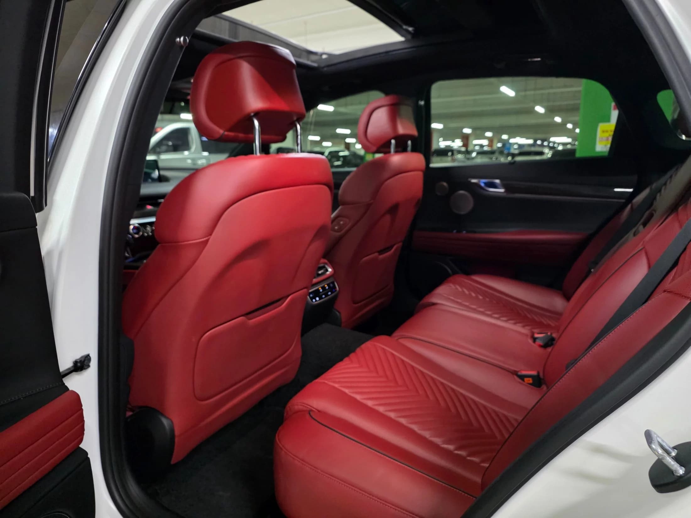 Genesis G80 Gasoline 3.5 Turbo AWD, 2022 г. 52605 км. — фото 17