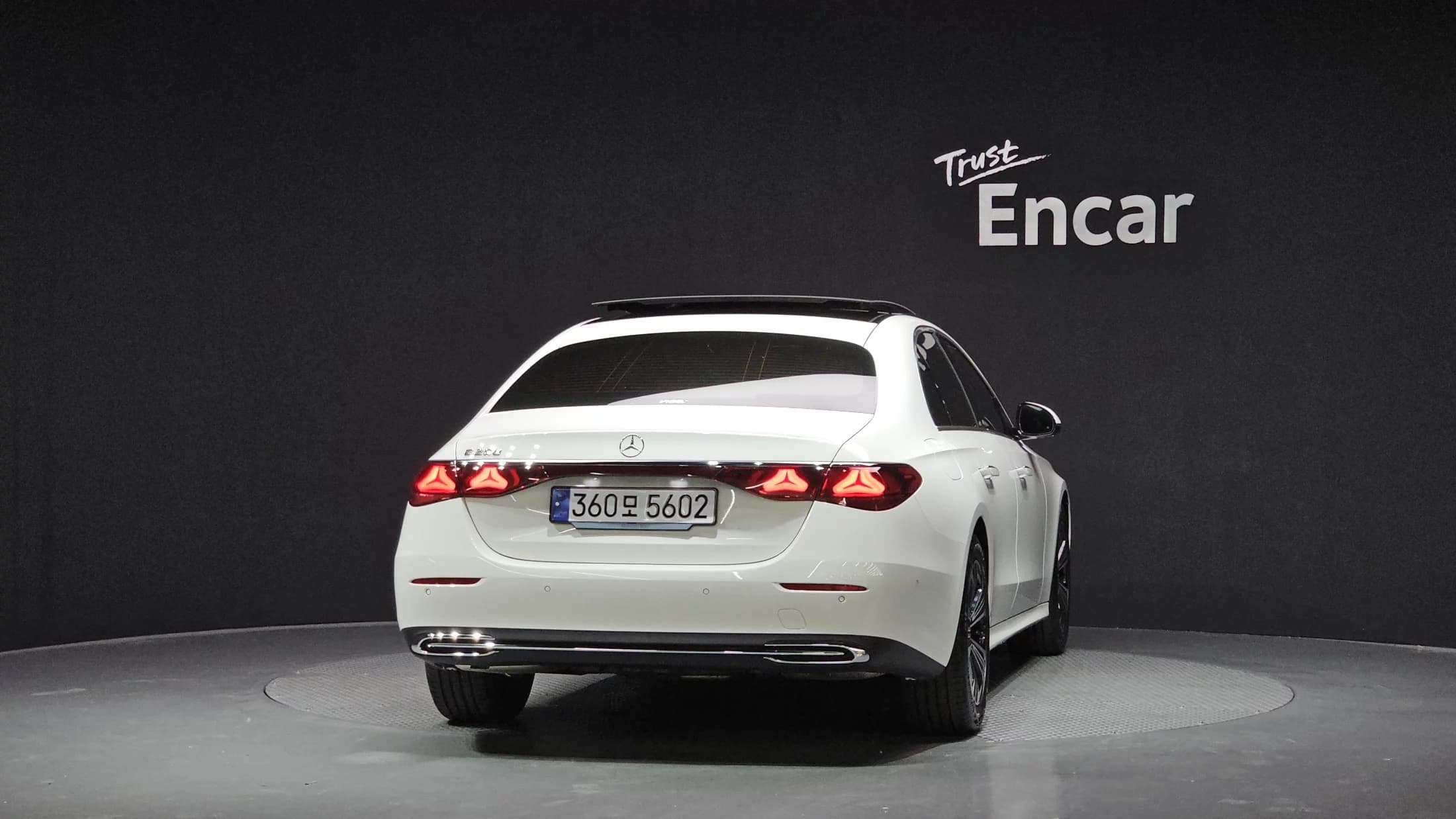 Mercedes-Benz E-Class E200 Avantgarde, 2025 г. 573 км. — фото 4