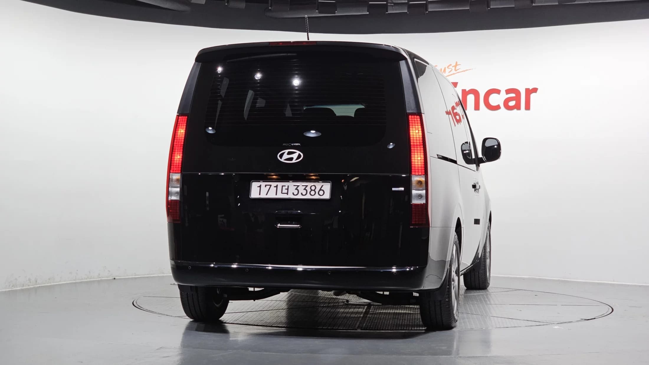 Hyundai Staria 4WD Tourer 9-Seater Modern, 2025 г. 4844 км. — фото 4