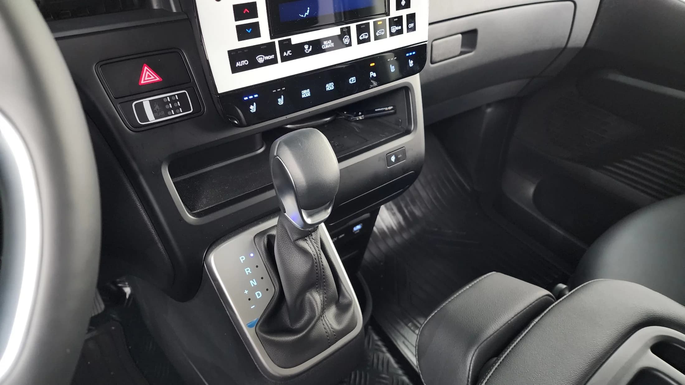 Hyundai Staria 4WD Tourer 9-Seater Modern, 2025 г. 4844 км. — фото 9