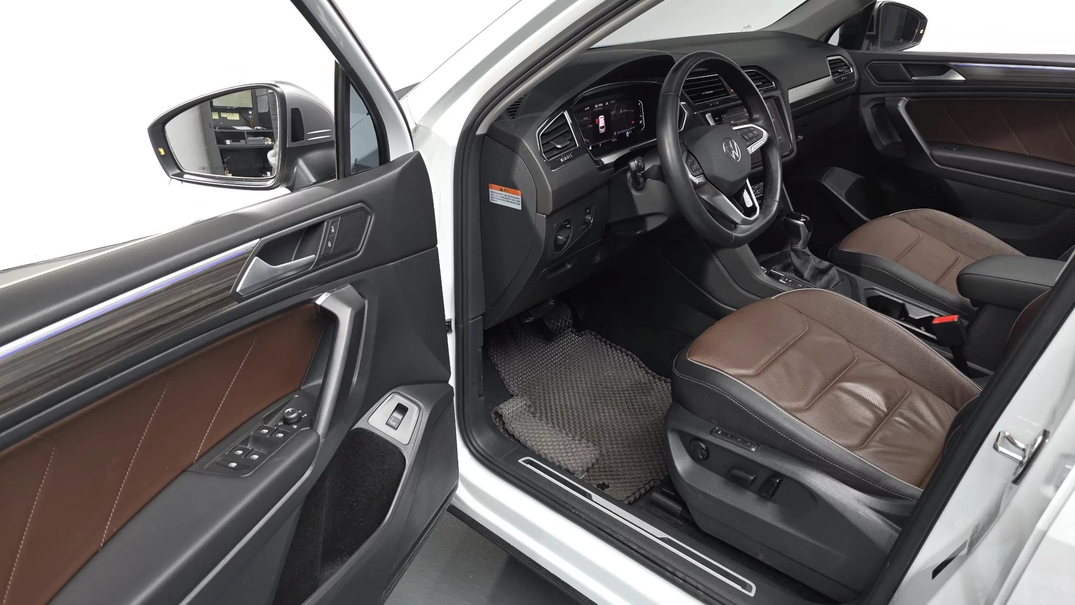 Volkswagen TIGUAN 2.0 TSI Prestige, 2023 г. 12136 км. — фото 11