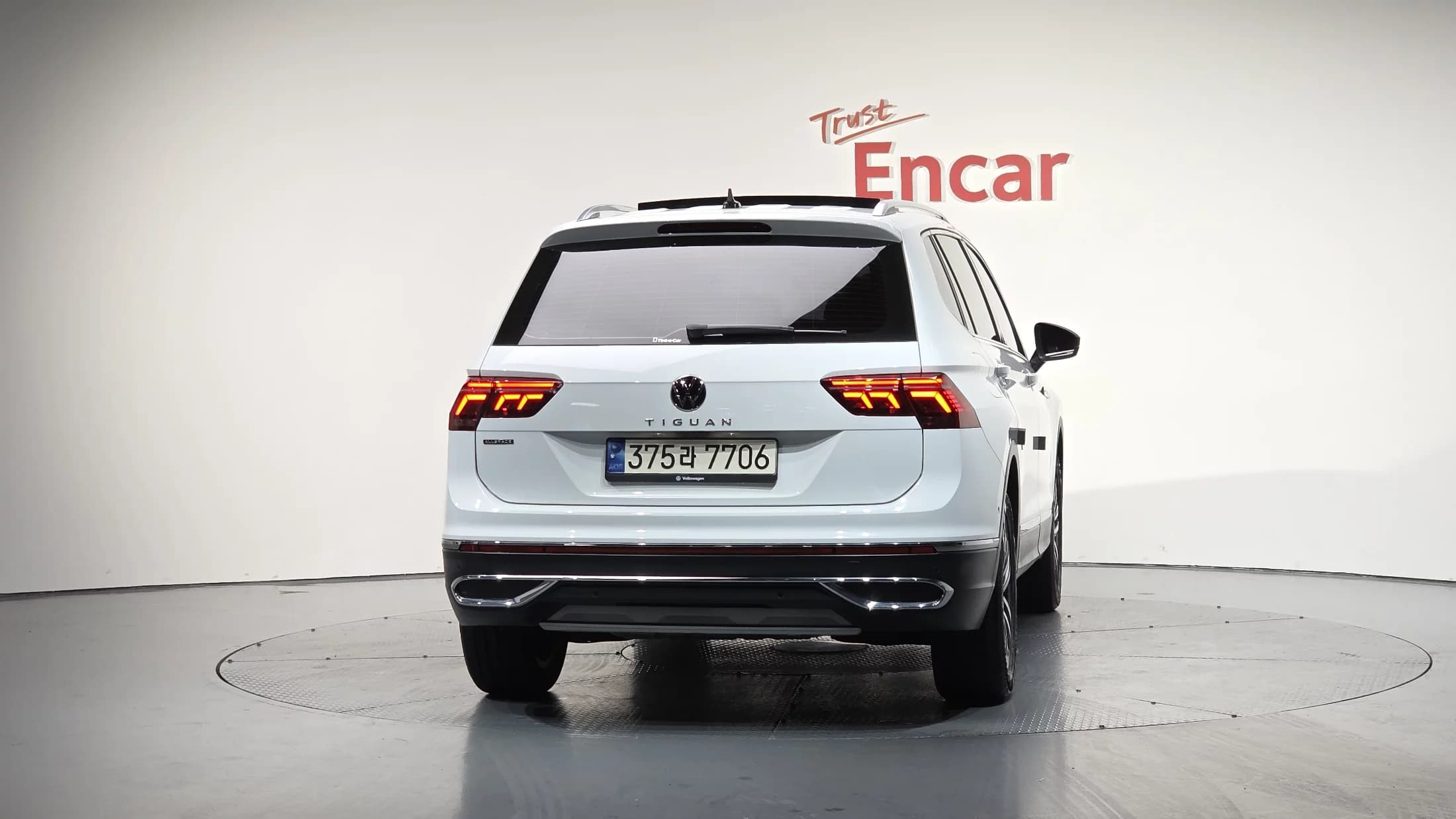 Volkswagen TIGUAN 2.0 TSI Prestige, 2023 г. 12136 км. — фото 3