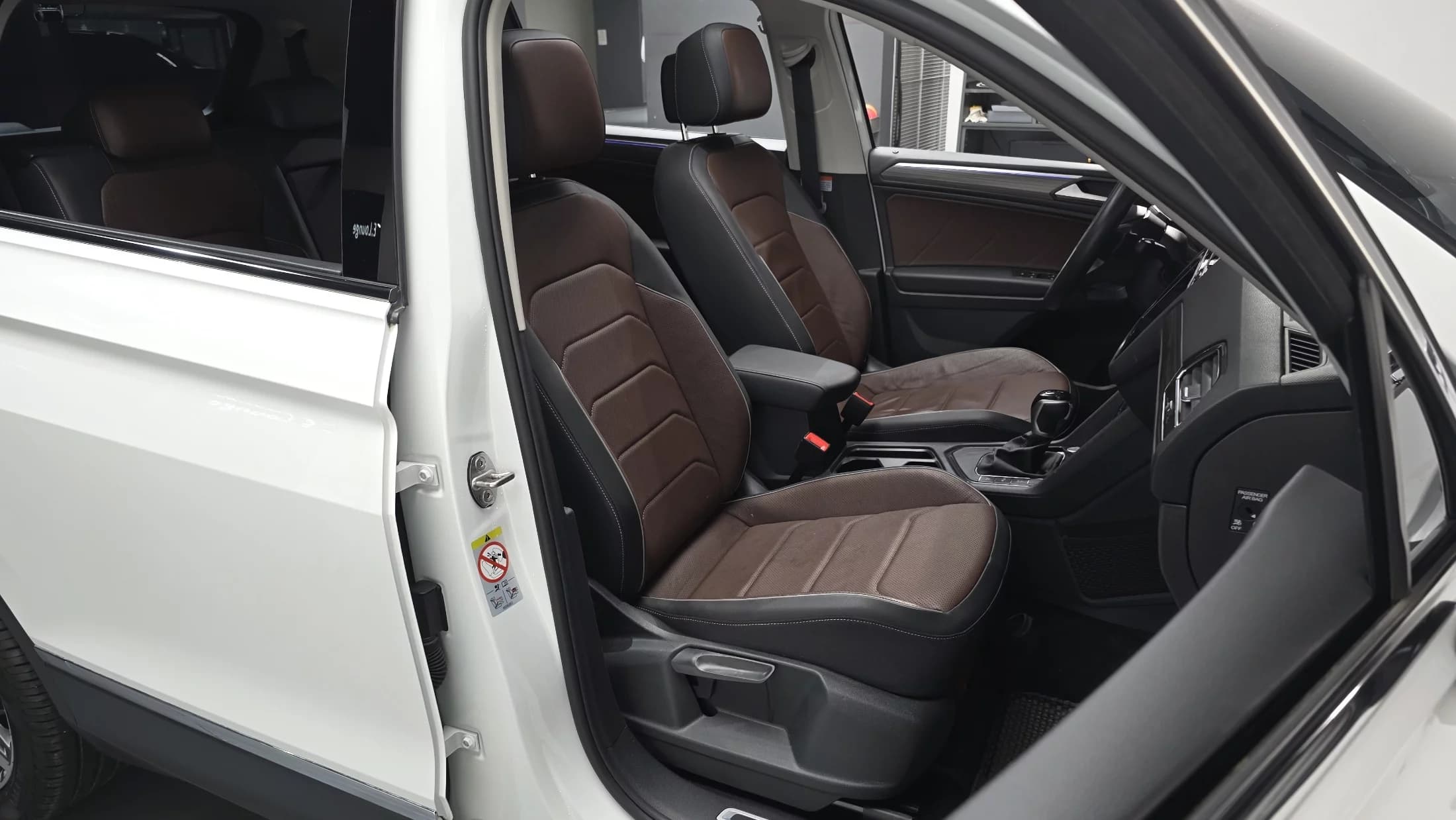 Volkswagen TIGUAN 2.0 TSI Prestige, 2023 г. 12136 км. — фото 9