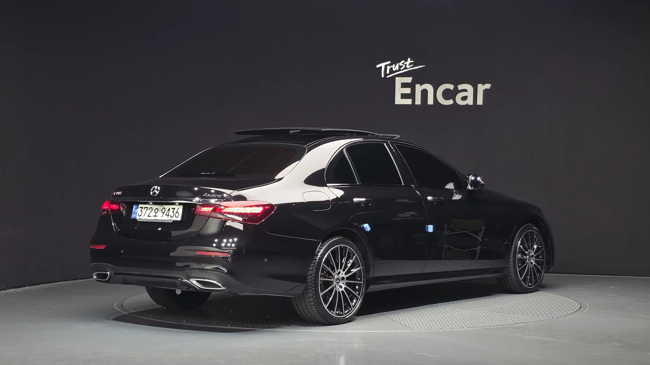 Mercedes-Benz E-Class E350 4MATIC AMG Line, 2022 г. 26045 км. — фото 2