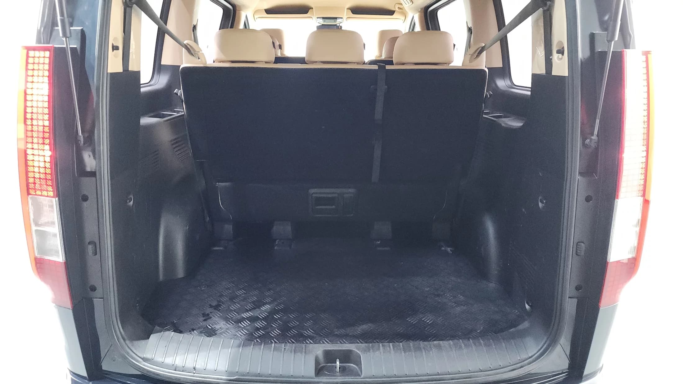 Hyundai Staria 4WD Tourer 9-Seater Modern, 2022 г. 121020 км. — фото 20