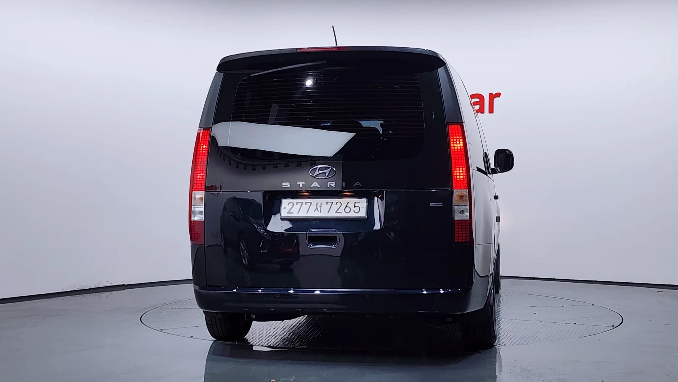 Hyundai Staria 4WD Tourer 9-Seater Modern, 2022 г. 121020 км. — фото 4