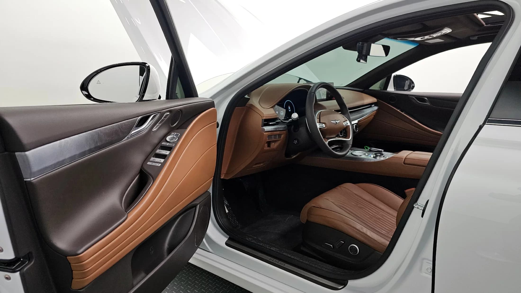 Genesis G80 Gasoline 2.5 Turbo AWD, 2022 г. 88030 км. — фото 11