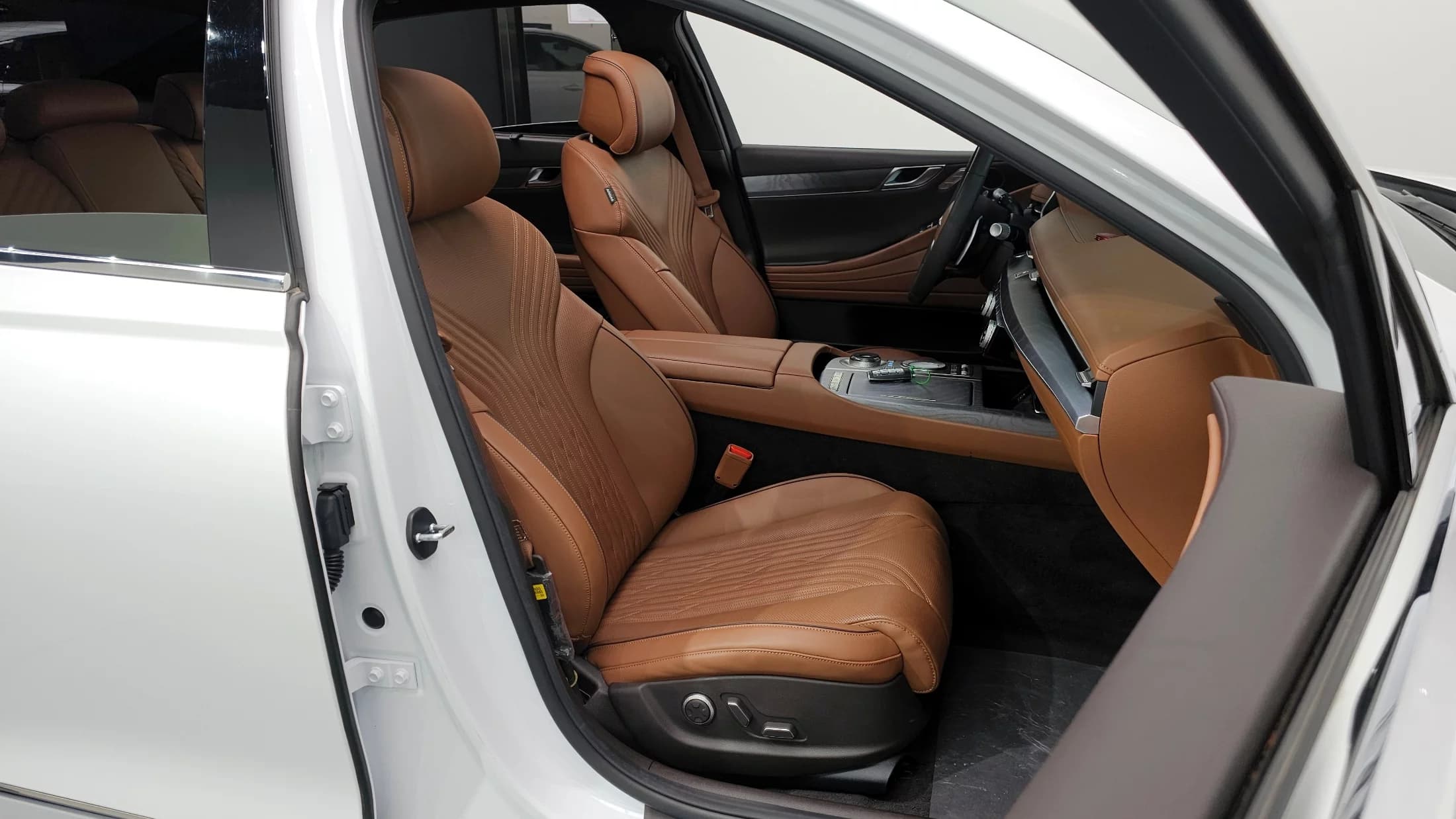 Genesis G80 Gasoline 2.5 Turbo AWD, 2022 г. 88030 км. — фото 10