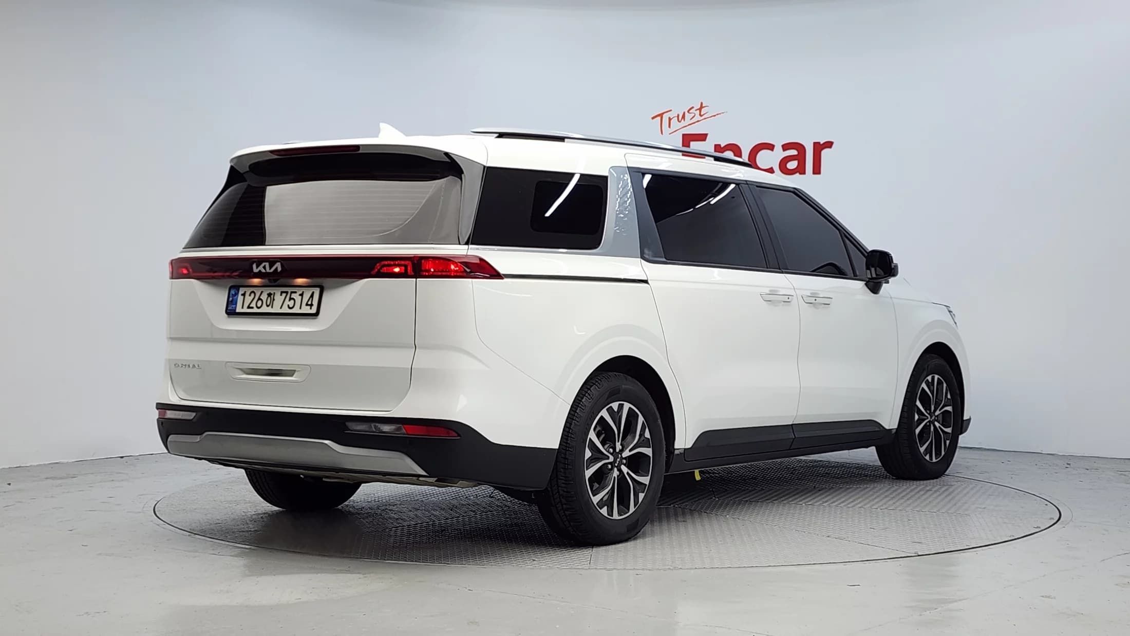 Kia Carnival 9-Seater Prestige, 2022 г. 101502 км. — фото 2