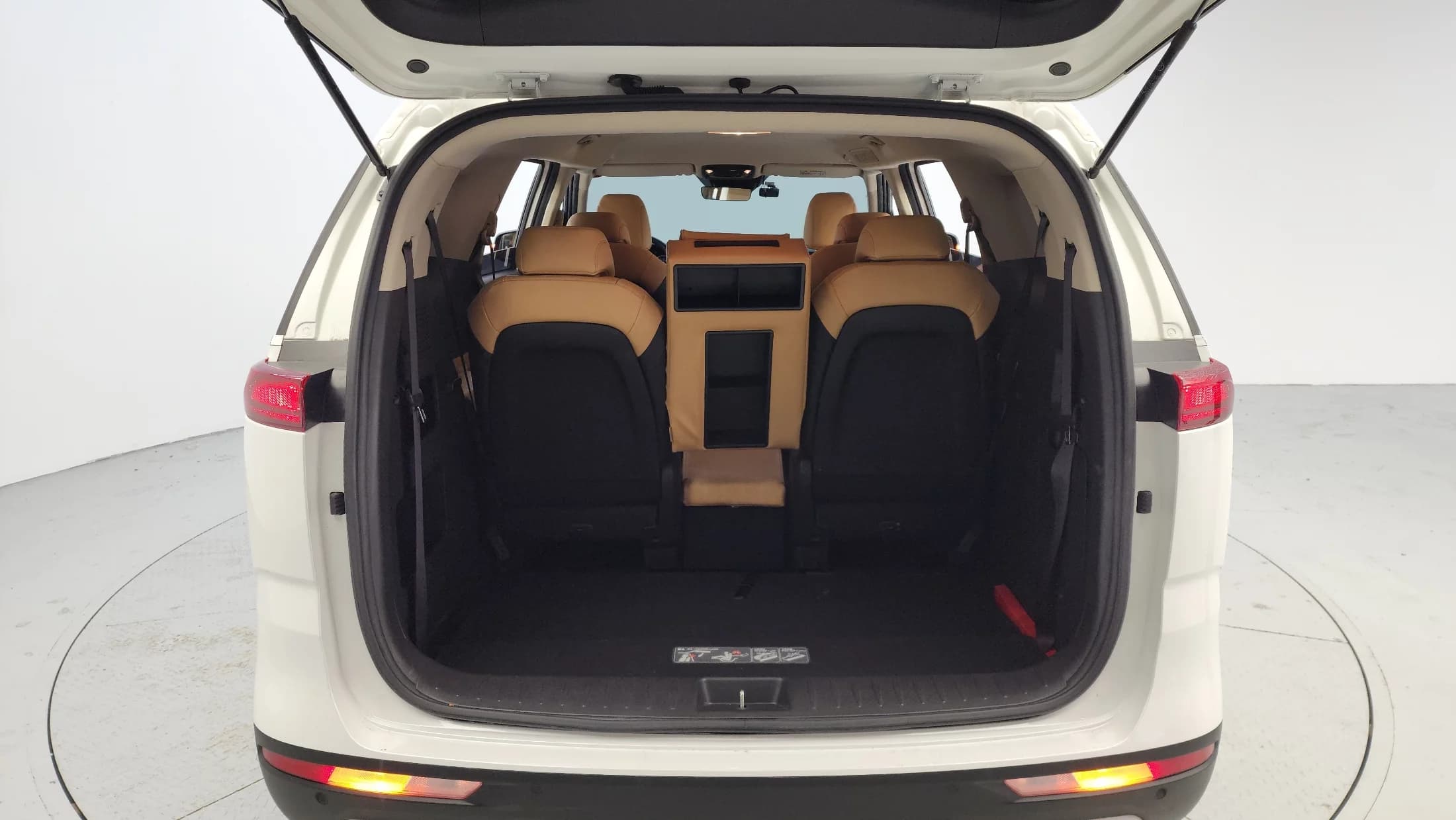 Kia Carnival 9-Seater Prestige, 2022 г. 101502 км. — фото 20