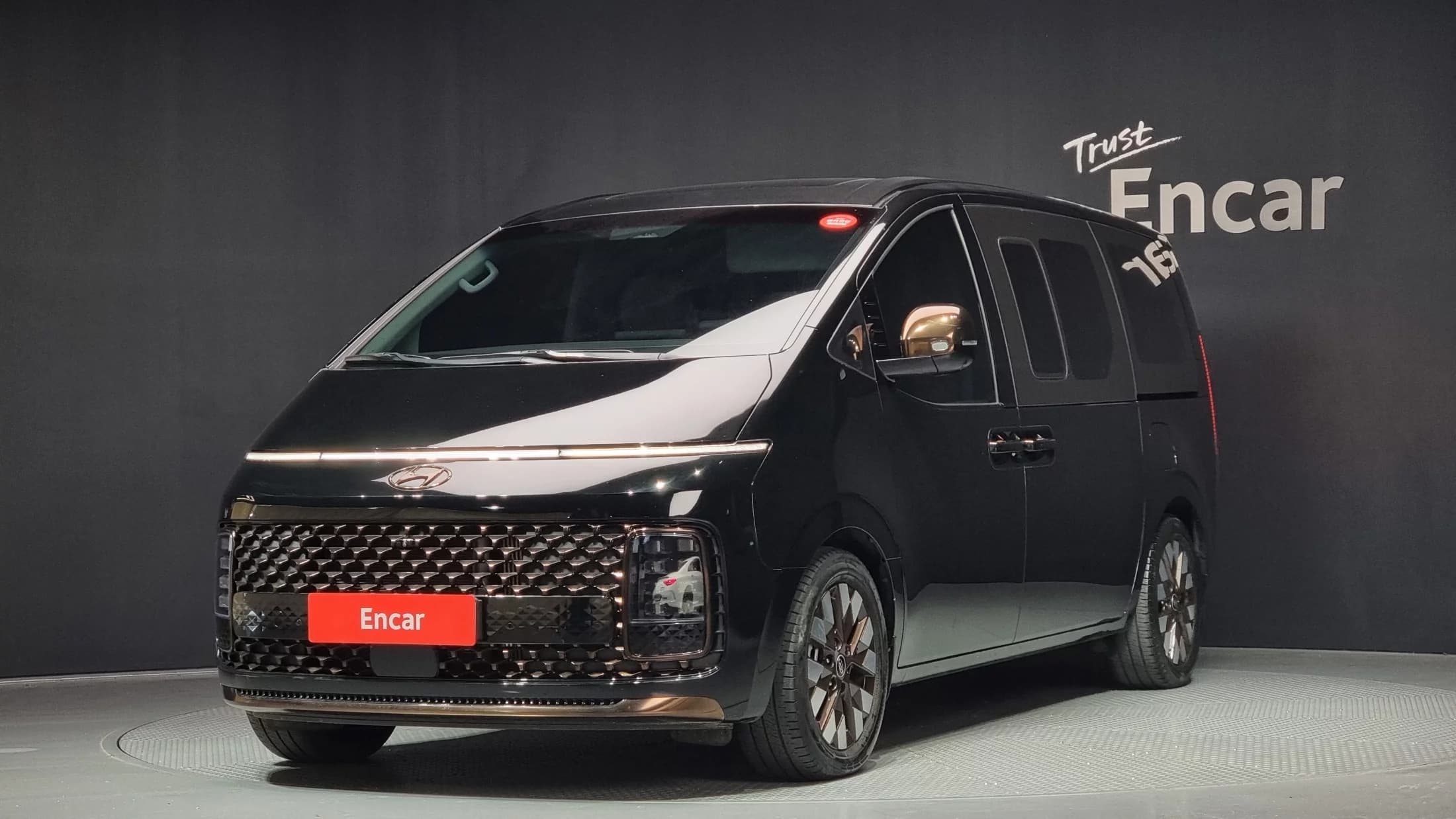 Hyundai Staria 4WD Lounge 9-Seater Inspiration, 2023 г. 46978 км.