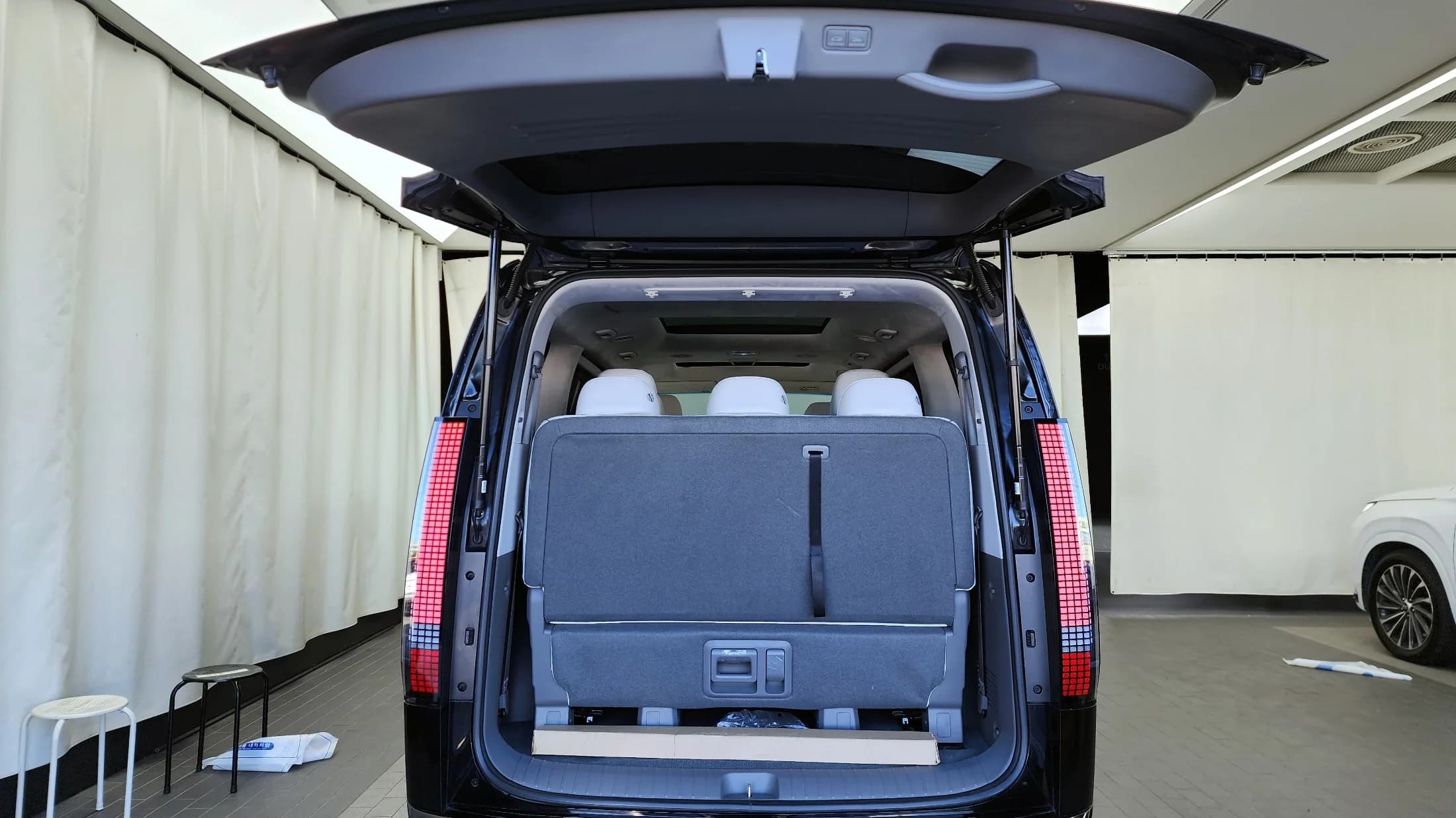 Hyundai Staria 4WD Lounge 9-Seater Inspiration, 2023 г. 46978 км. — фото 20