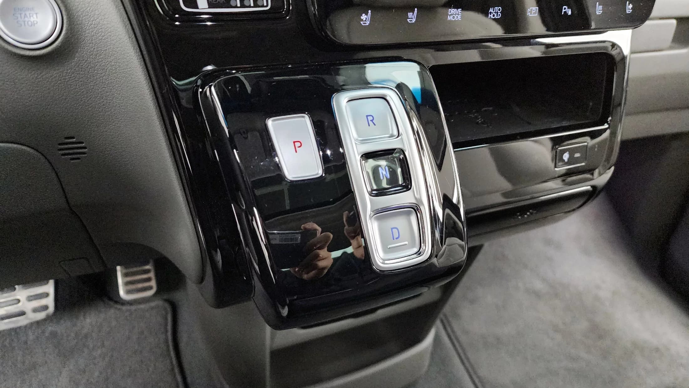 Hyundai Staria 4WD Lounge 9-Seater Inspiration, 2023 г. 46978 км. — фото 9