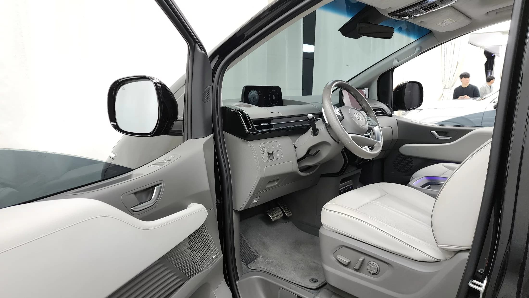 Hyundai Staria 4WD Lounge 9-Seater Inspiration, 2023 г. 46978 км. — фото 10