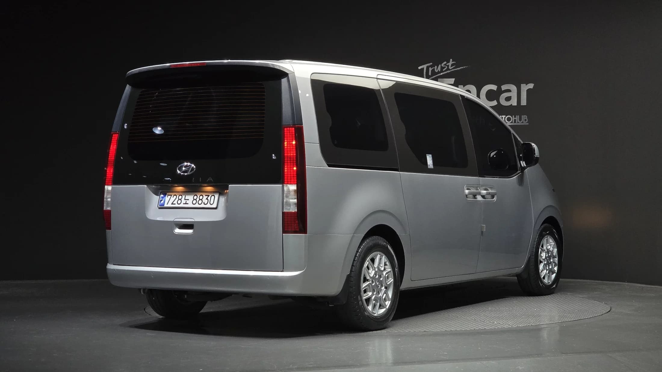 Hyundai Staria Tourer 11-Seater Modern, 2022 г. 61978 км. — фото 2