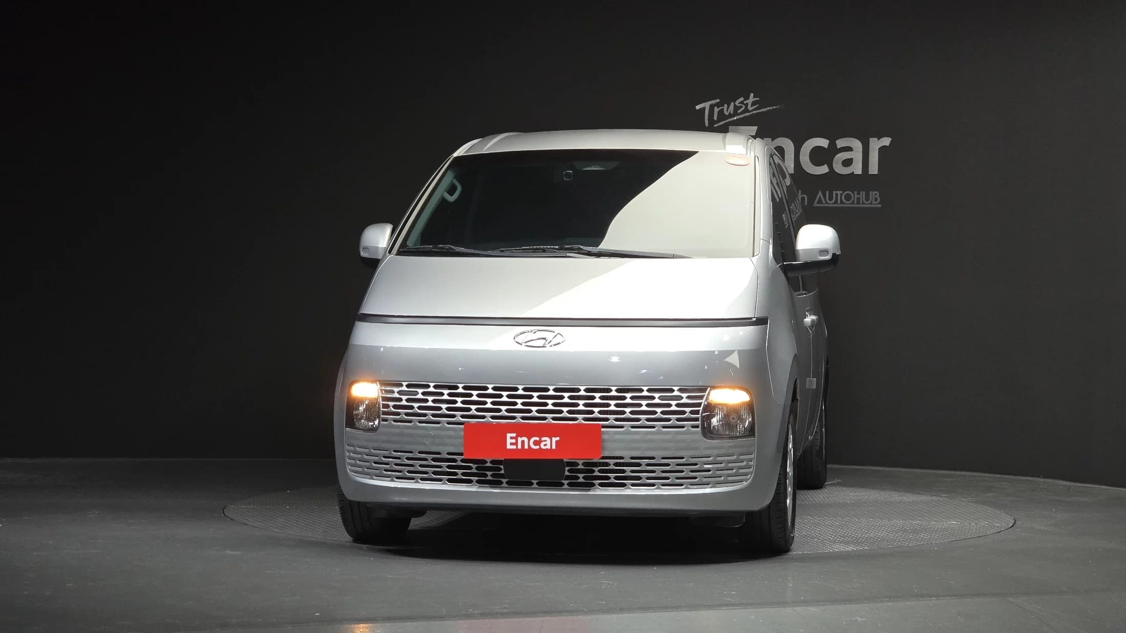 Hyundai Staria Tourer 11-Seater Modern, 2022 г. 61978 км. — фото 3