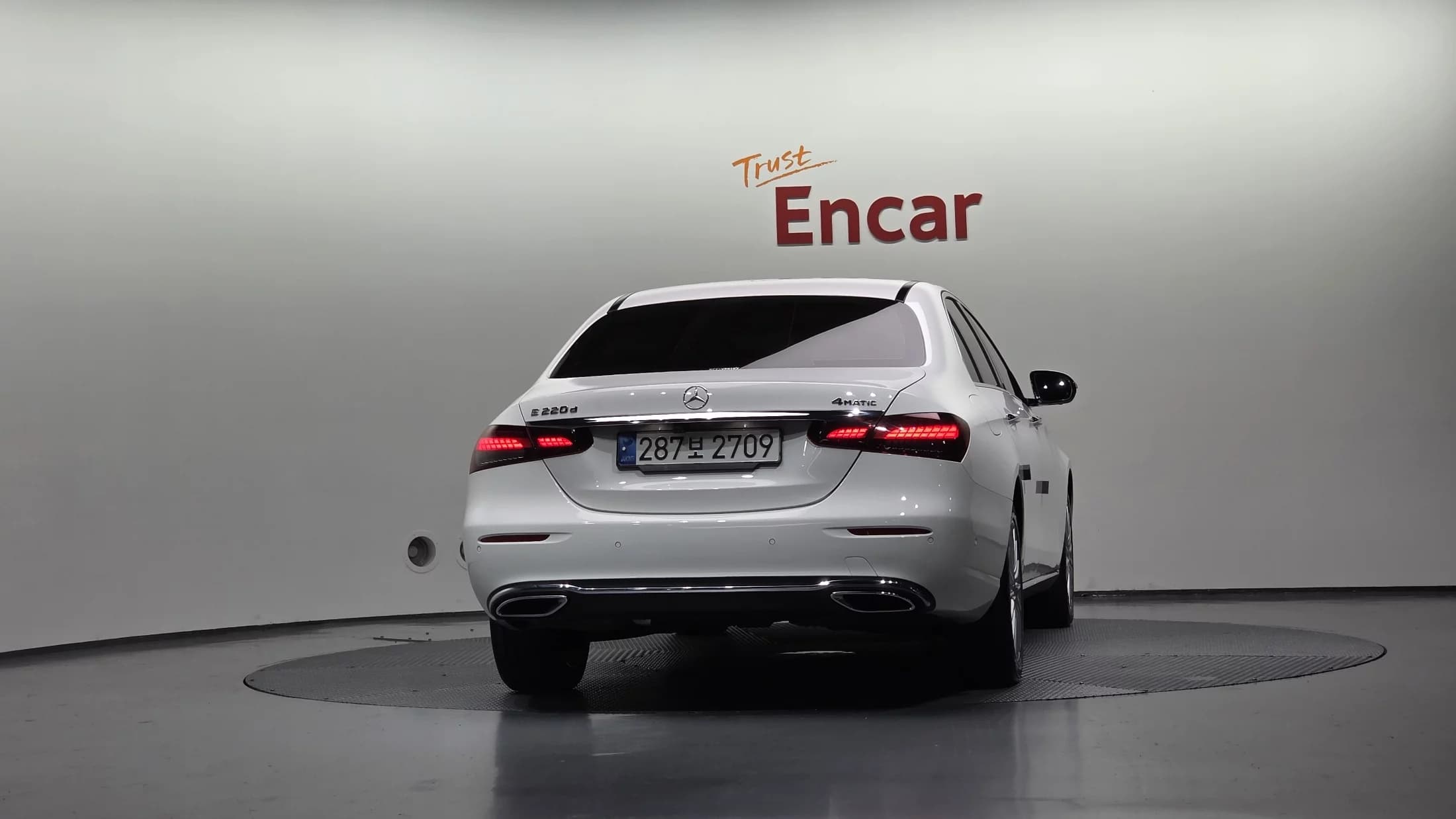 Mercedes-Benz E-Class E220d 4MATIC Exclusive, 2021 г. 88299 км. — фото 4