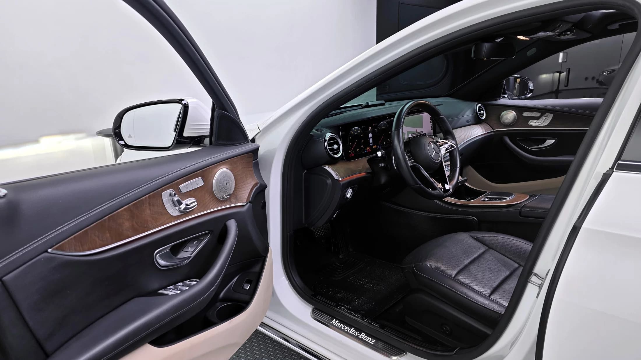 Mercedes-Benz E-Class E220d 4MATIC Exclusive, 2021 г. 88299 км. — фото 9
