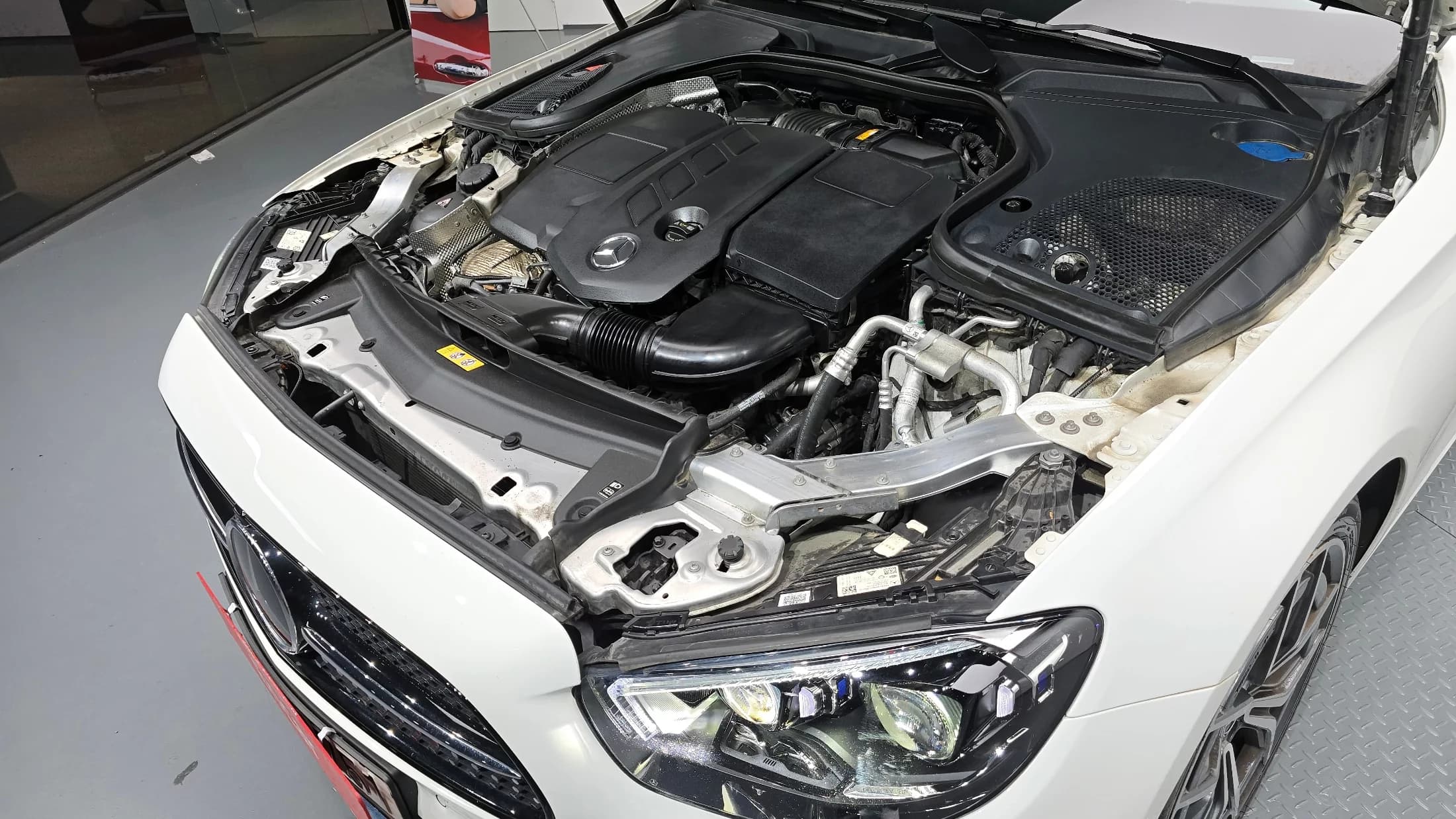 Mercedes-Benz E-Class E220d 4MATIC AMG Line, 2022 г. 84910 км. — фото 6
