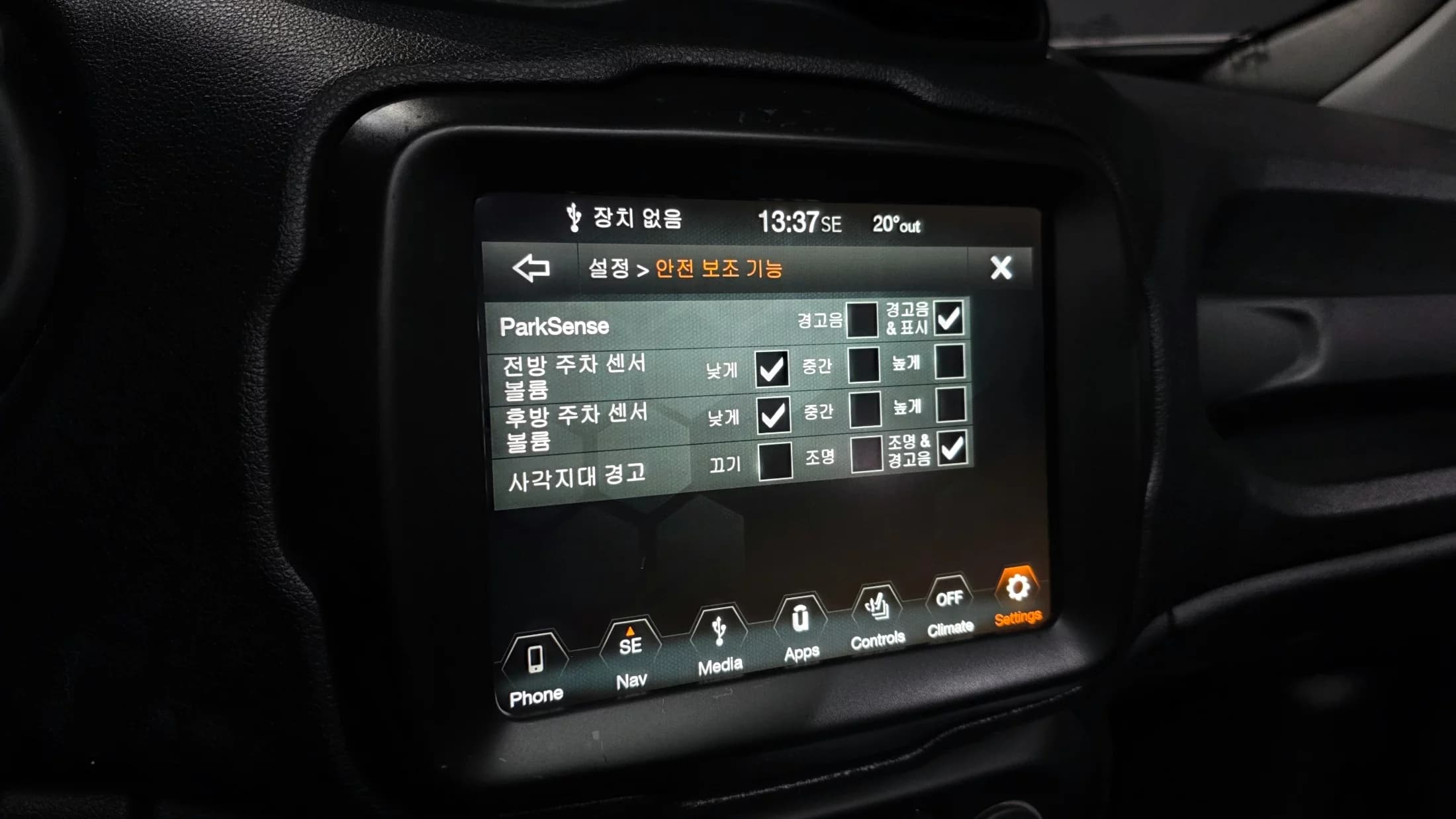 Jeep RENEGADE 2.4 Limited, 2021 г. 100305 км. — фото 16