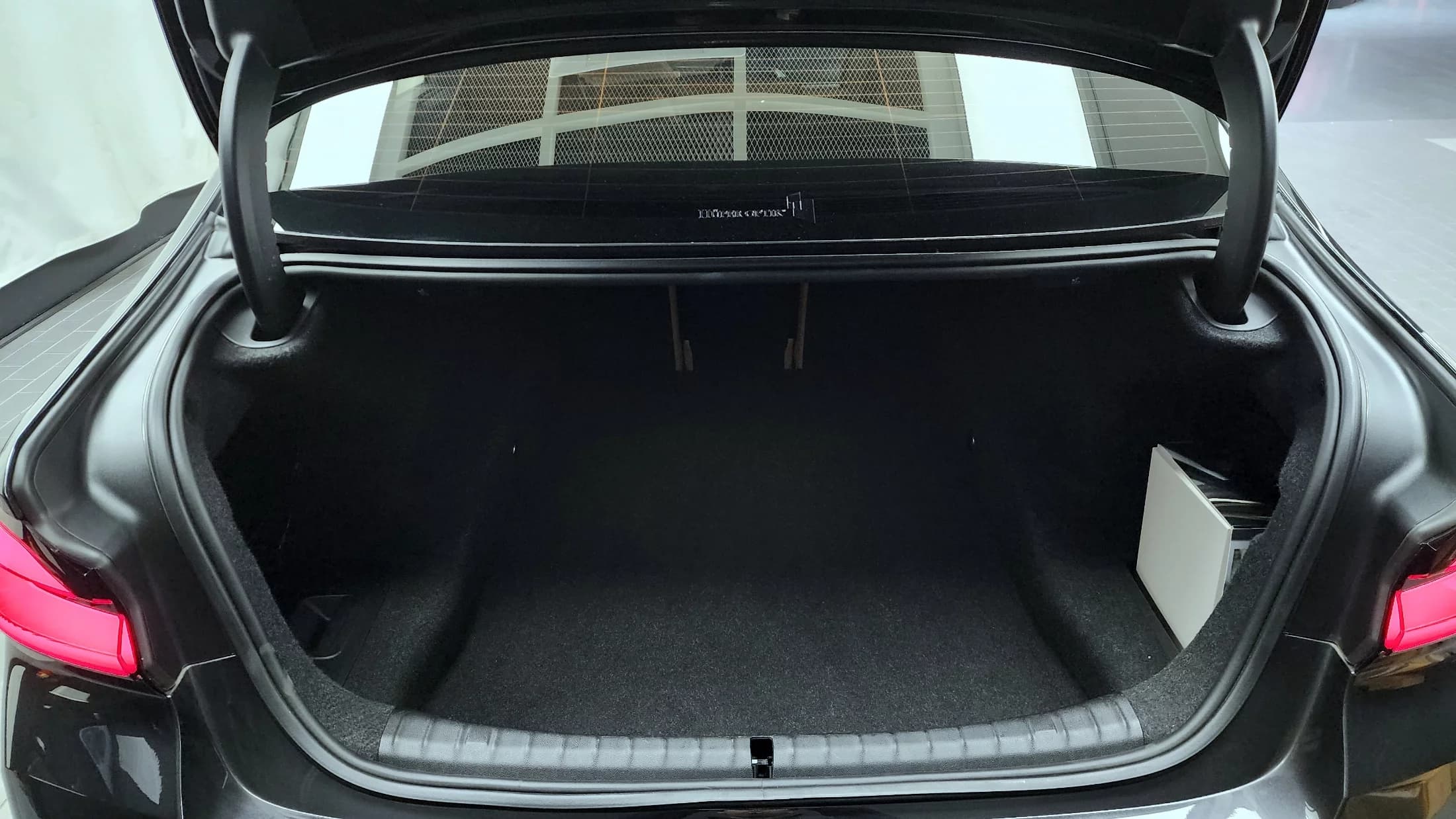 BMW 5-Series 520i M Sport, 2023 г. 48348 км. — фото 20