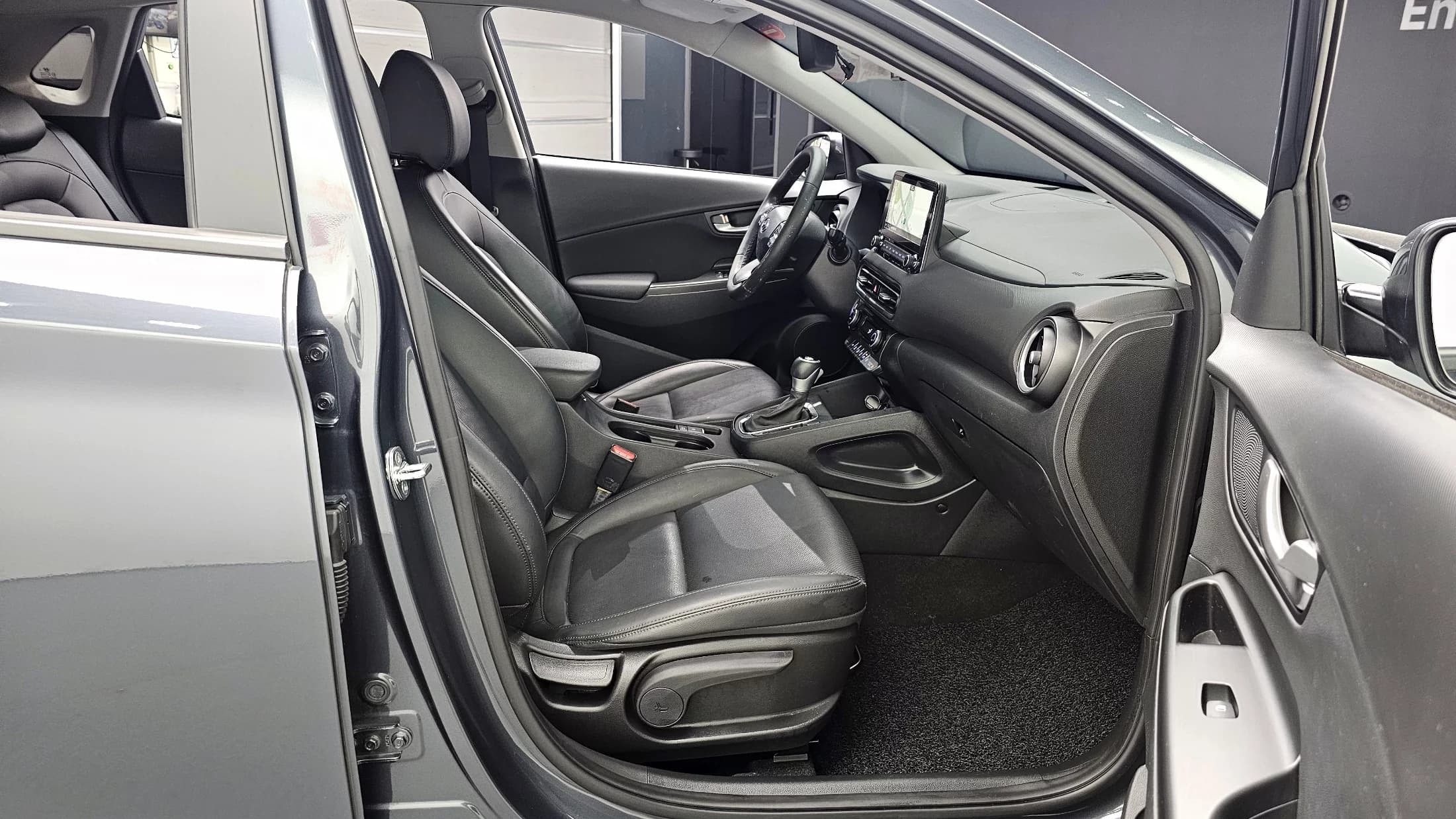 Hyundai Kona Gasoline 1.6 Turbo 2WD Modern, 2021 г. 47633 км. — фото 11