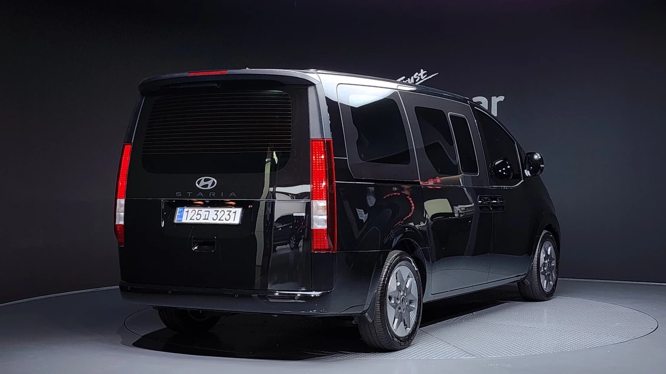 Hyundai Staria 4WD Tourer 9-Seater Modern, 2024 г. 19002 км. — фото 2