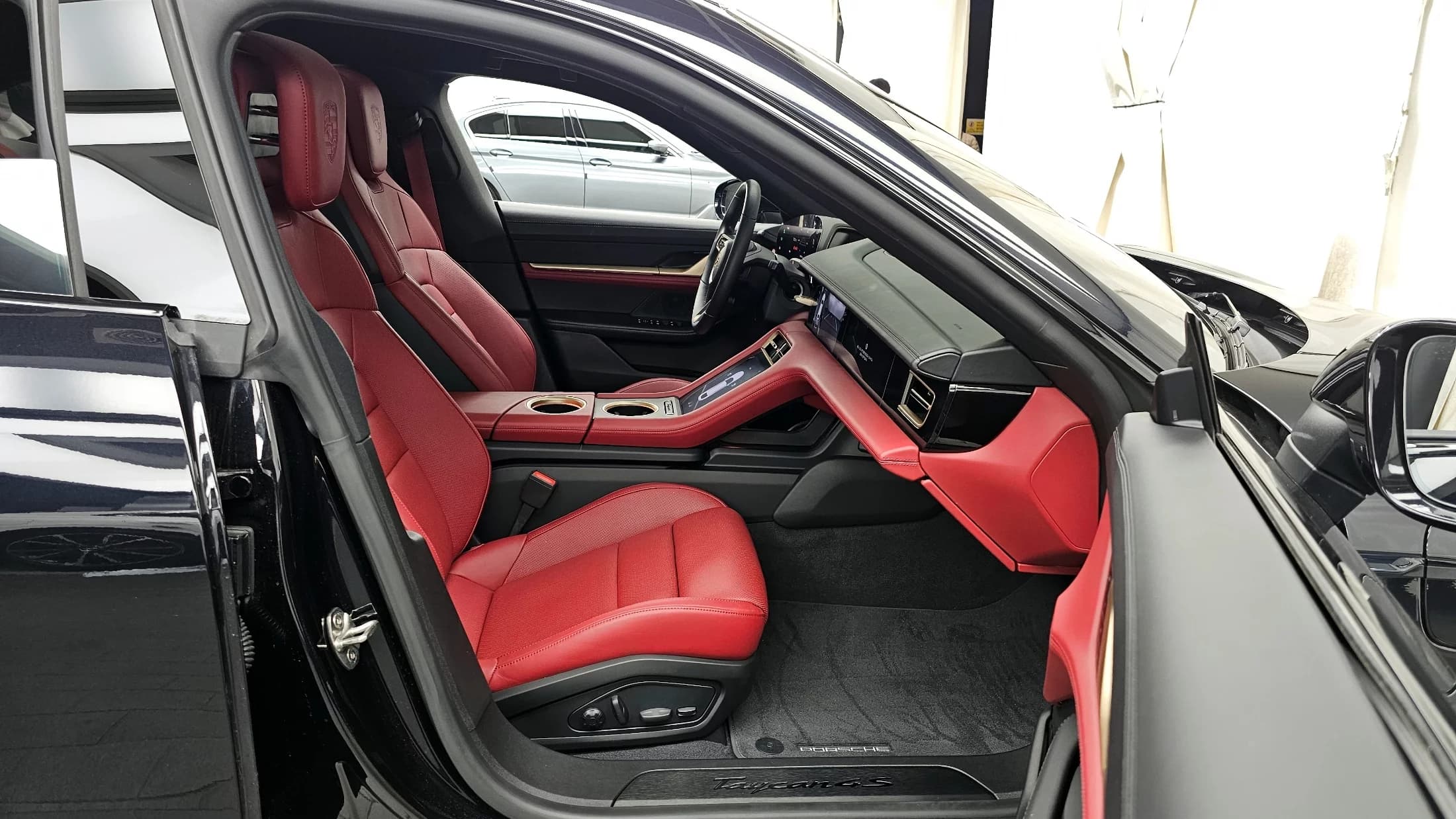 Porsche TAYCAN 4S Cross Turismo, электромобиль, 2024 г. 34662 км. — фото 11