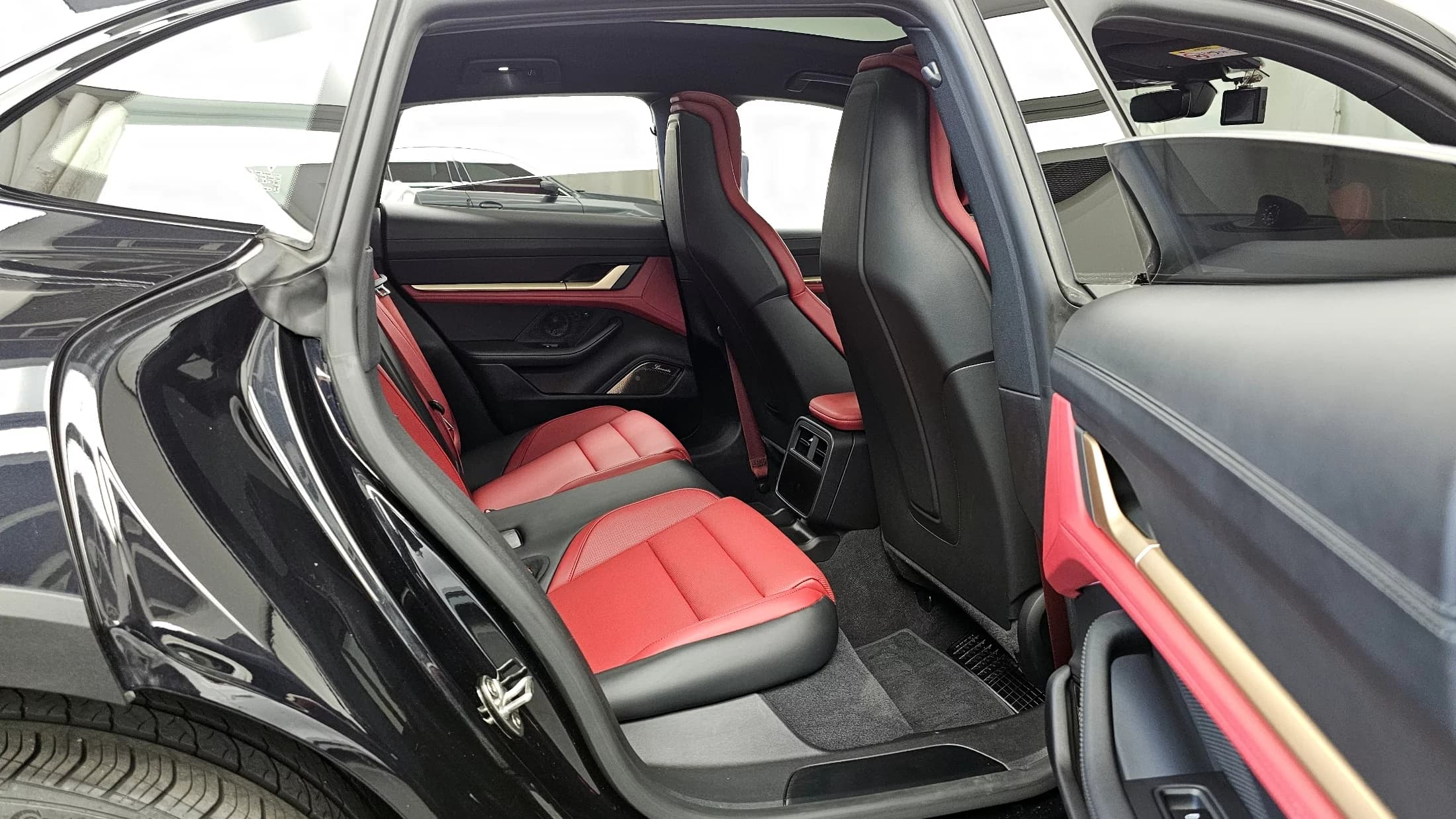 Porsche TAYCAN 4S Cross Turismo, электромобиль, 2024 г. 34662 км. — фото 12