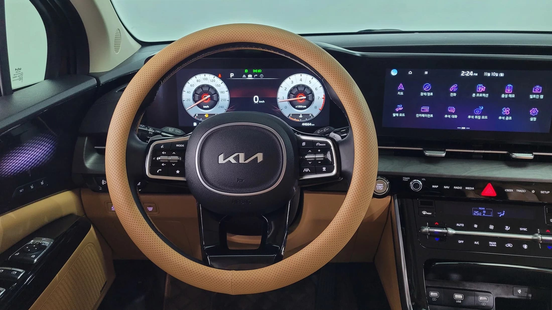 Kia Carnival Gasoline 9-Seater Signature, 2023 г. 44678 км. — фото 12