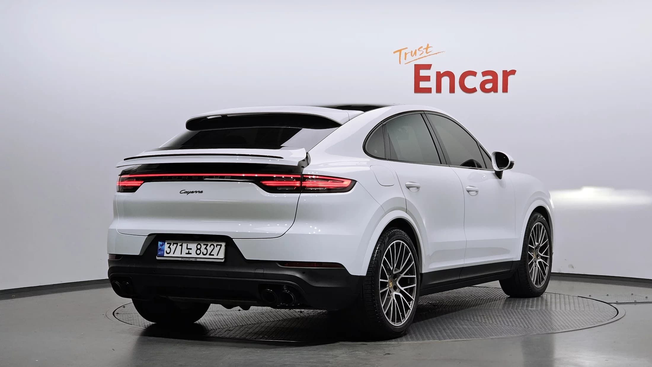 Porsche CAYENNE 3.0 COUPE PLATINUM EDITION, 2023 г. 25044 км. — фото 2