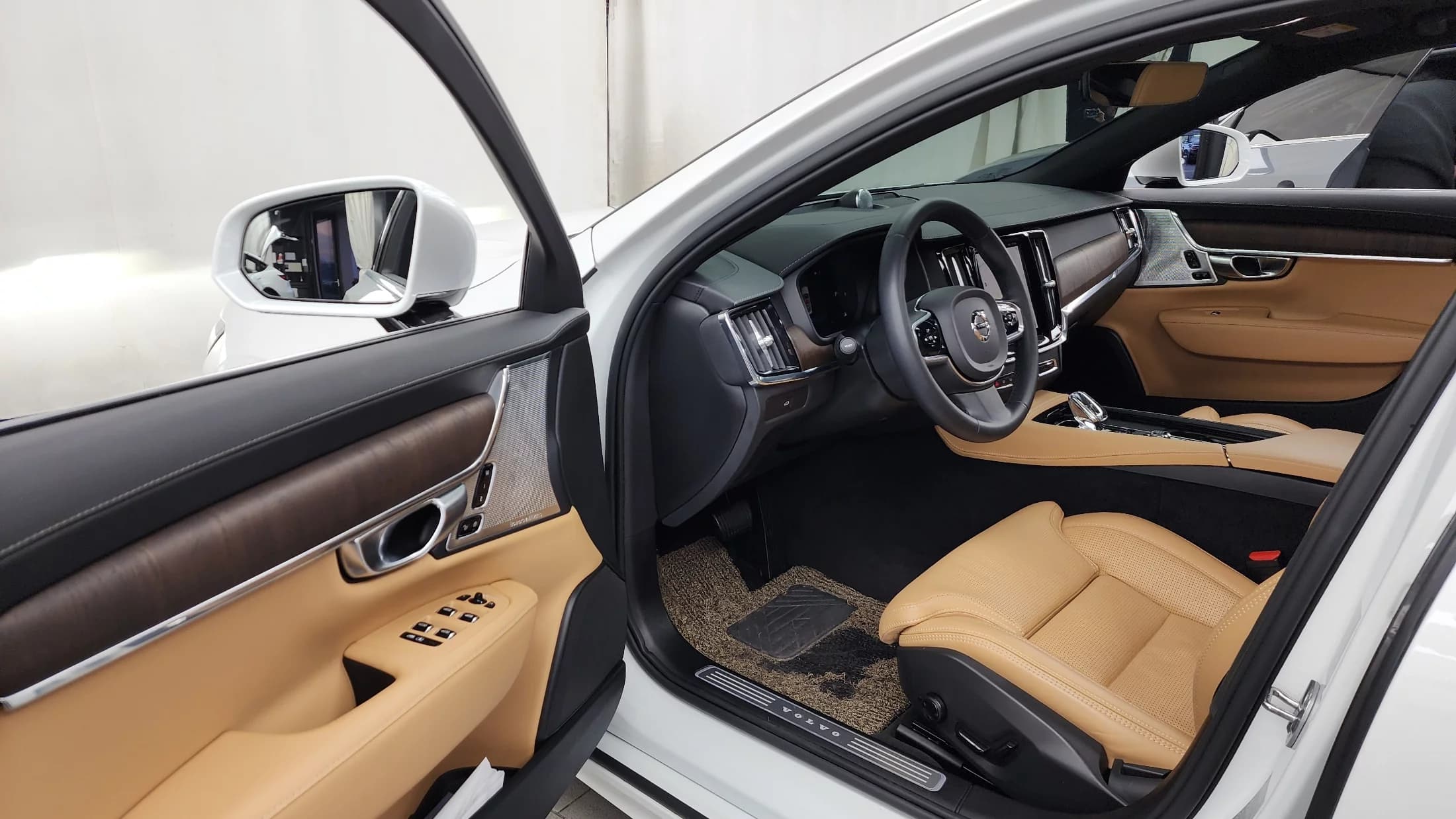 Volvo S90 B5 Ultimate Bright, 2023 г. 41854 км. — фото 10