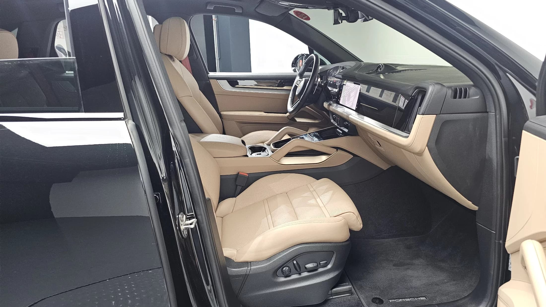Porsche CAYENNE 3.0, 2024 г. 26356 км. — фото 11