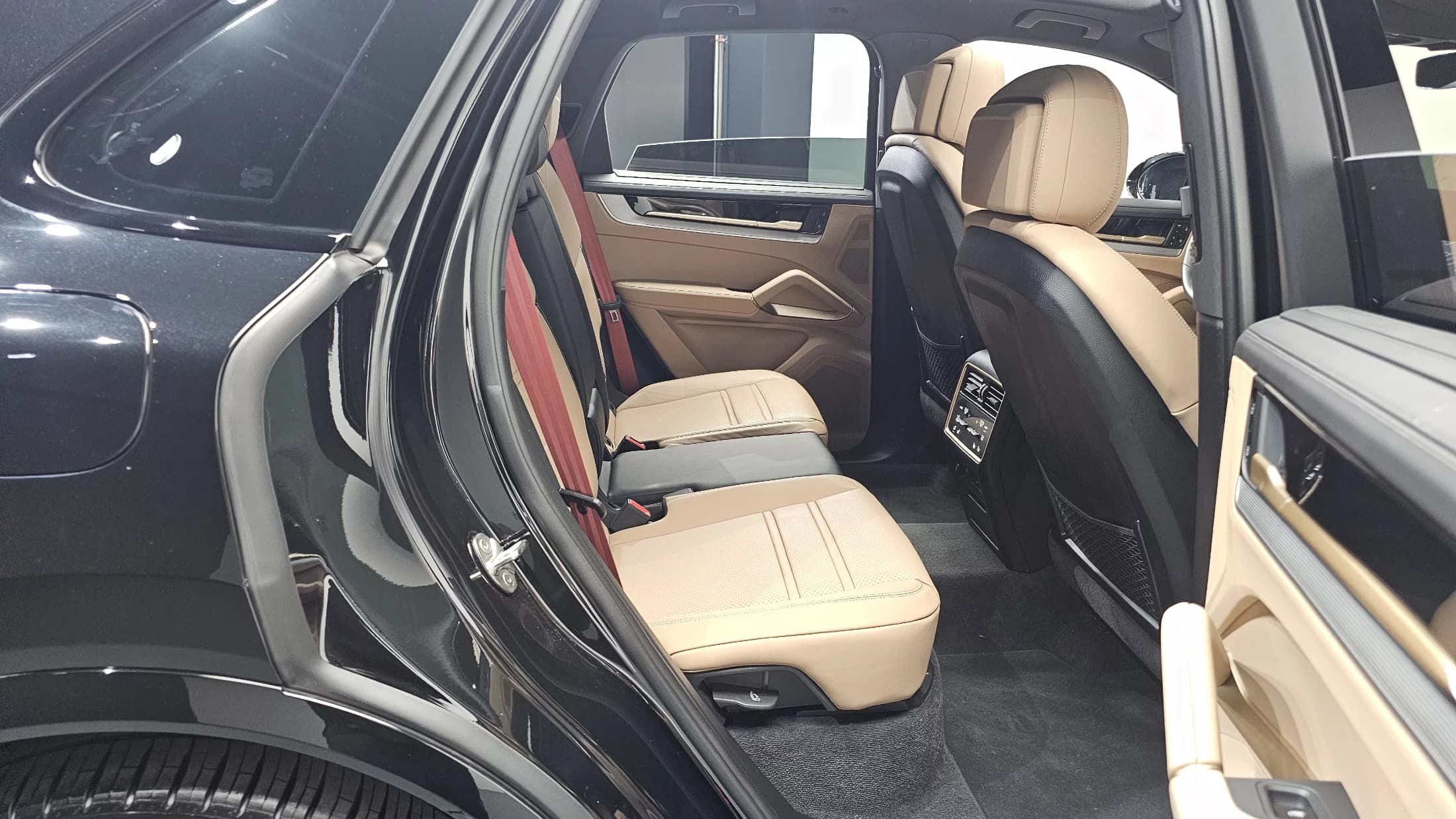 Porsche CAYENNE 3.0, 2024 г. 26356 км. — фото 12