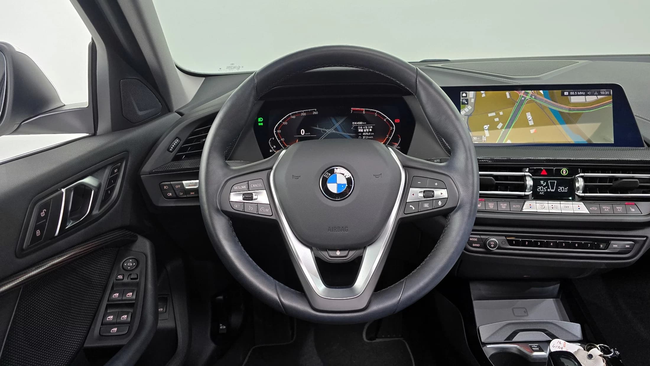 BMW 1-Series 120i Sports, 2024 г. 4709 км. — фото 13