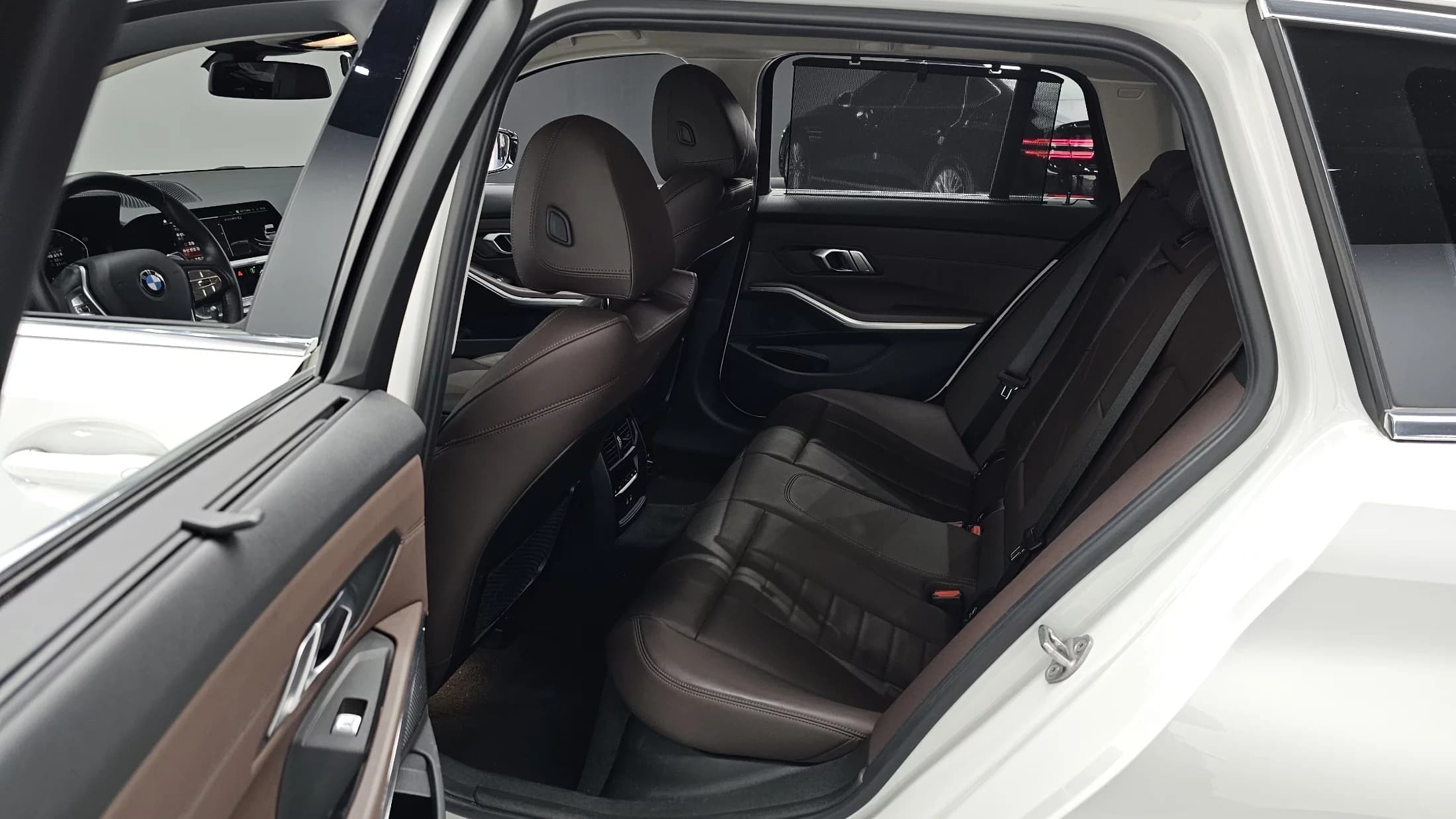 BMW 3-Series 320i Touring Luxury, 2021 г. 73734 км. — фото 11