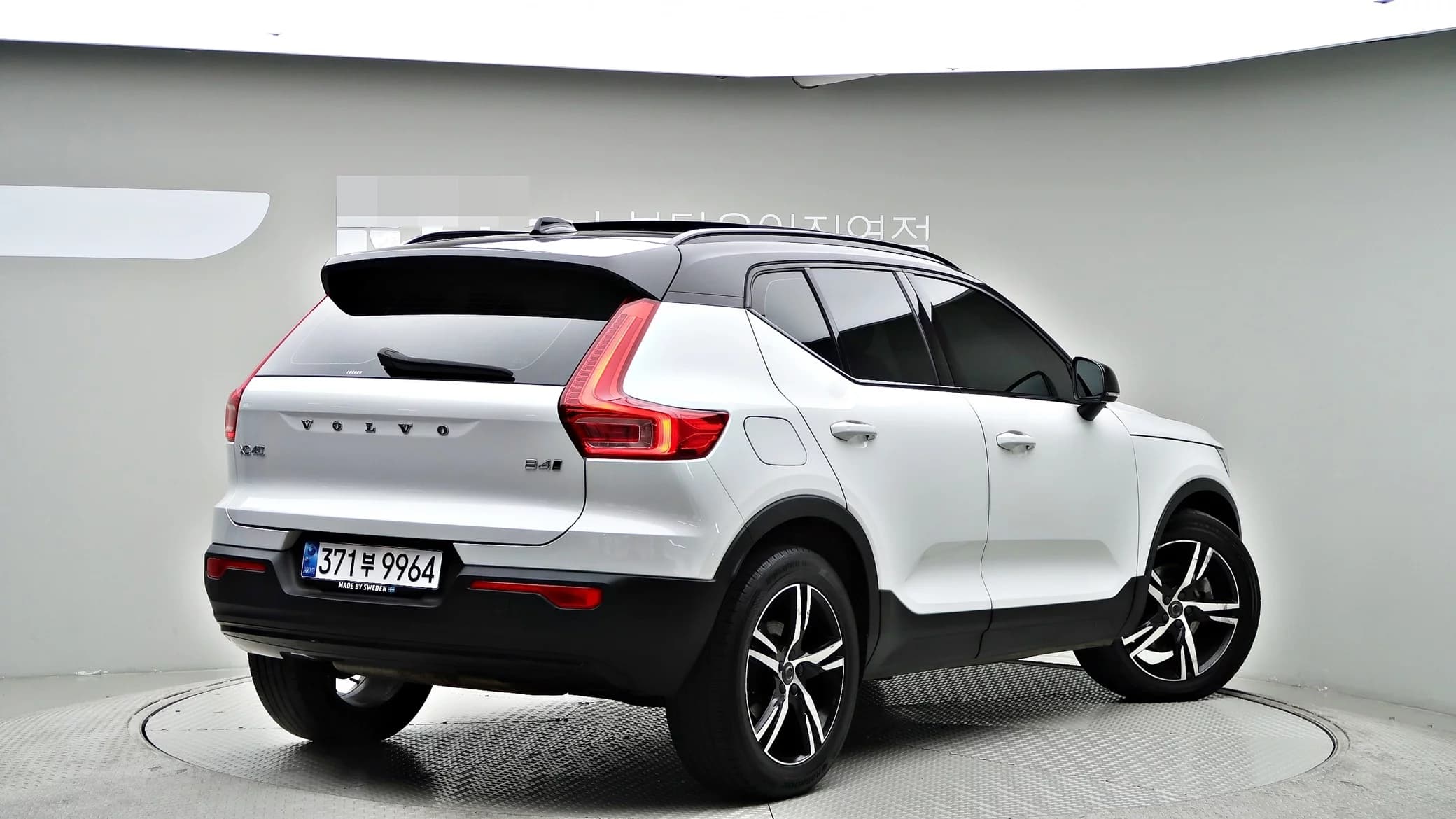 Volvo XC40 B4 R-Design, 2022 г. 100650 км. — фото 2
