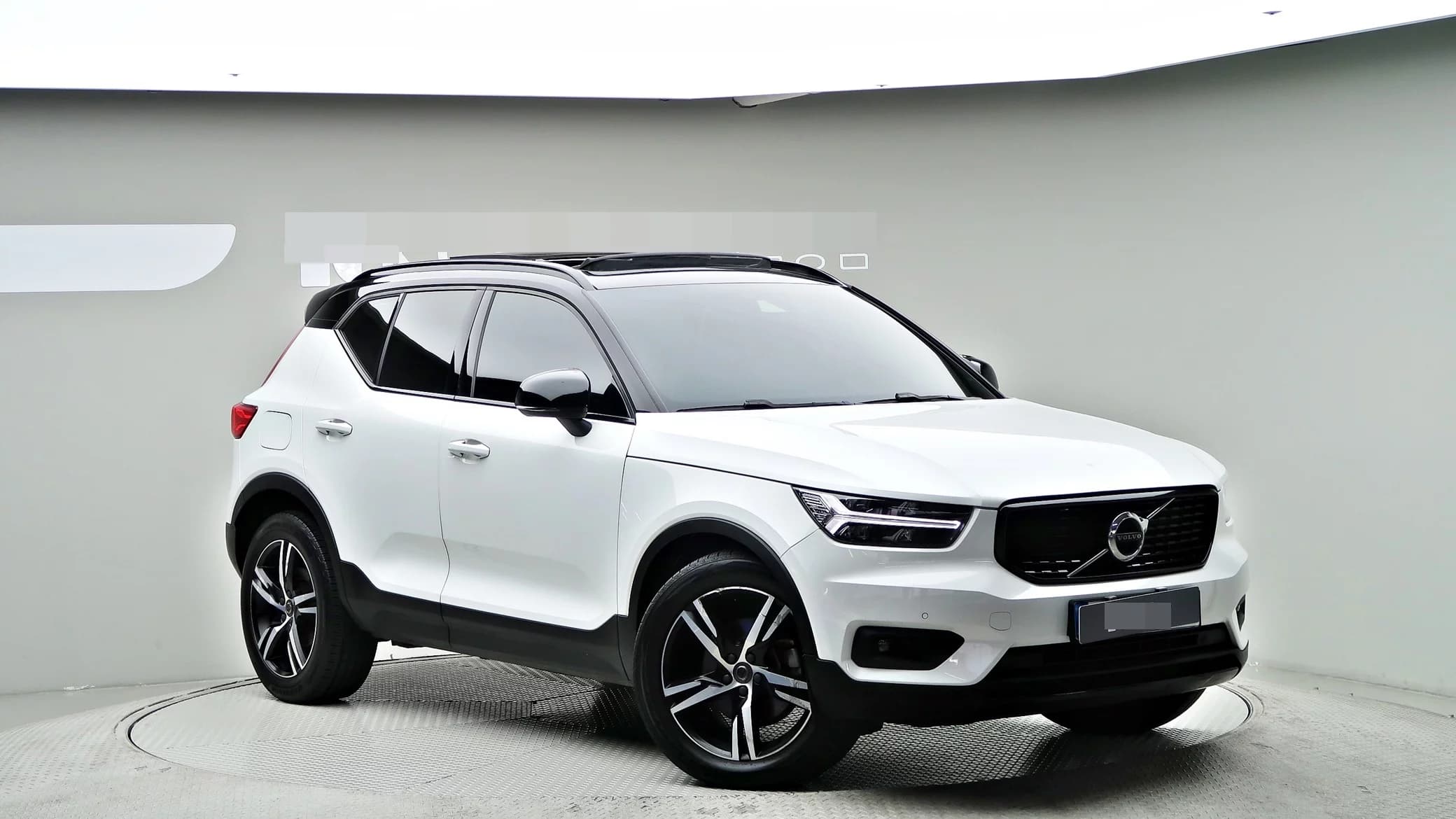 Volvo XC40 B4 R-Design, 2022 г. 100650 км. — фото 3